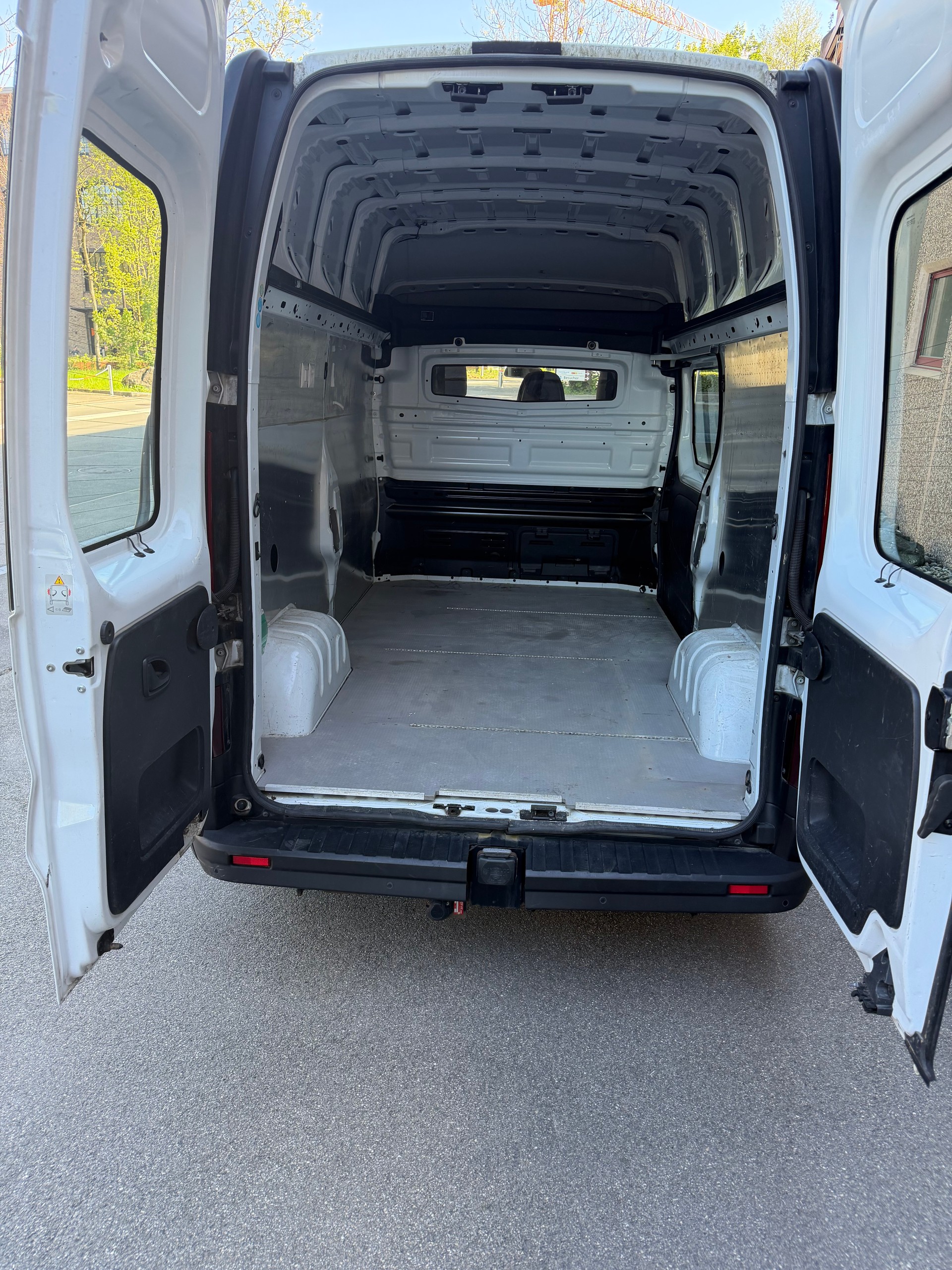 RENAULT Trafic 2.0 ENERGY dCi145 3.0t Business L2H2-image-8