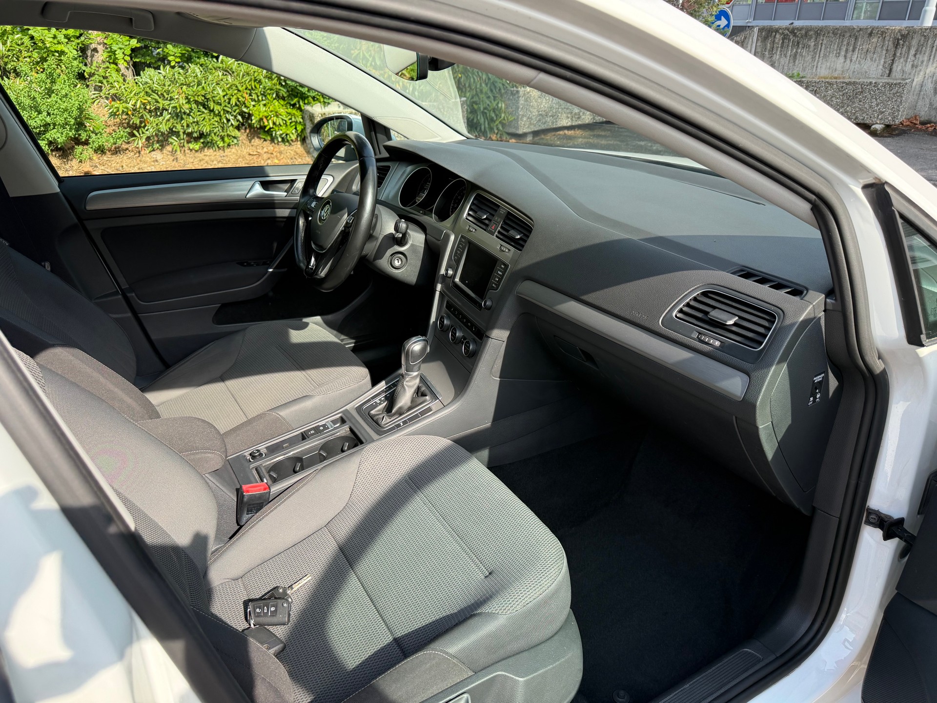VW Golf 1.4 TSI Comfortline DSG ( Visite du jour-Garantie-Service à jour )-image-9