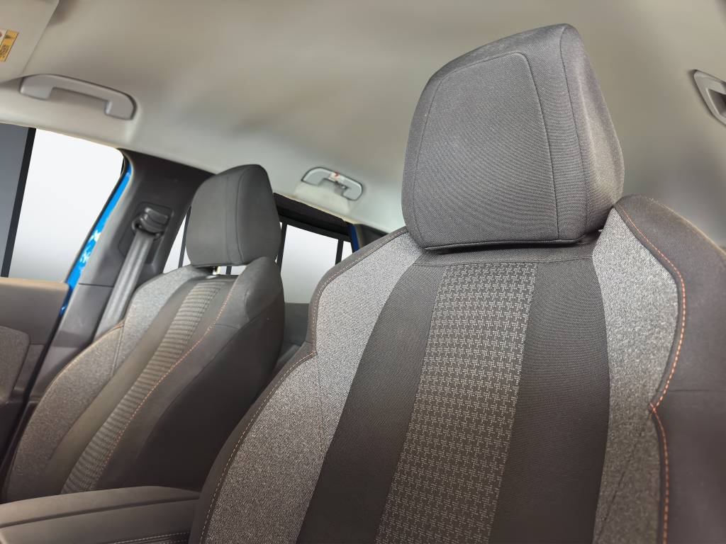 PEUGEOT 3008 1.2 PureTech Active Pack EAT8-image-9