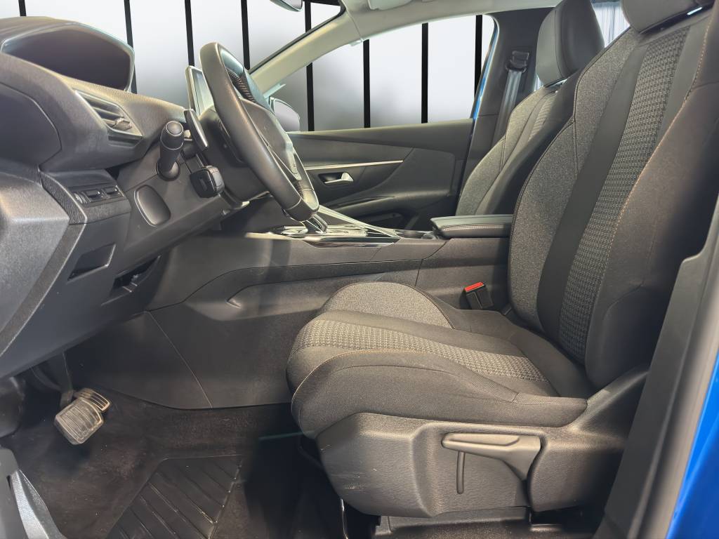 PEUGEOT 3008 1.2 PureTech Active Pack EAT8-image-7