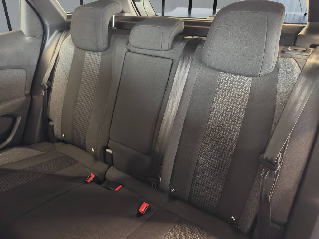 PEUGEOT 3008 1.2 PureTech Active Pack EAT8-image-8