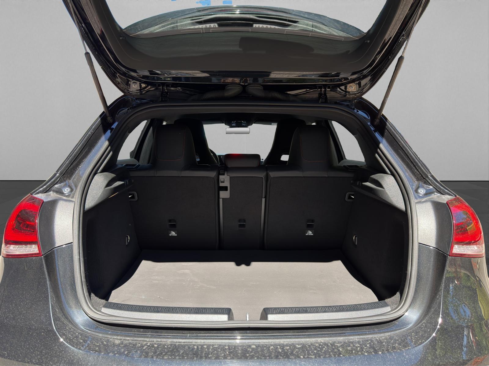 MERCEDES-BENZ A 180 AMG Line 7G-DCT-image-9