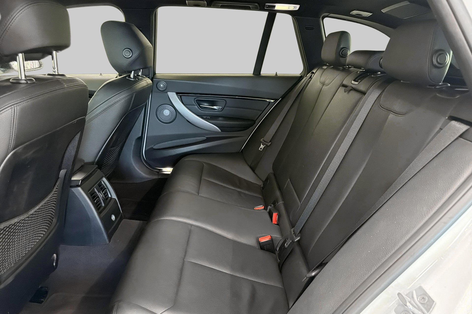 BMW 340i xDrive Touring Edition M Sport Steptronic-image-15