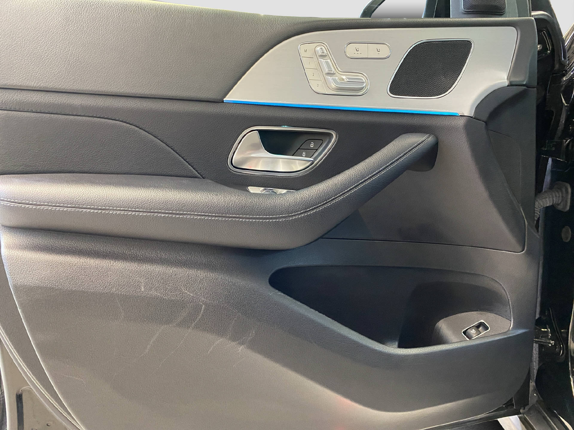 MERCEDES-BENZ GLE 300 d AMG Line 4MATIC-image-13