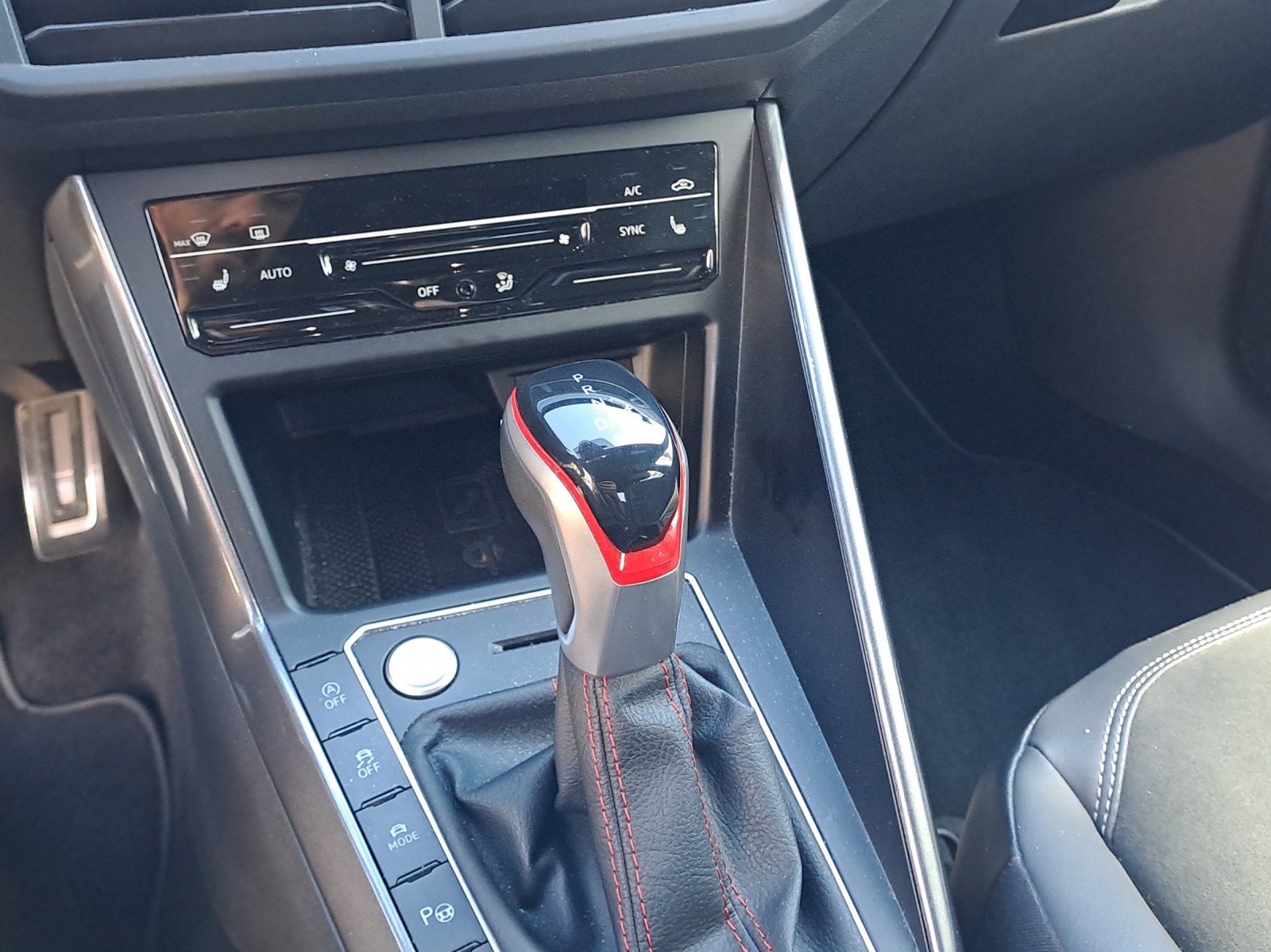 VW Polo 2.0 TSI GTI DSG-image-14
