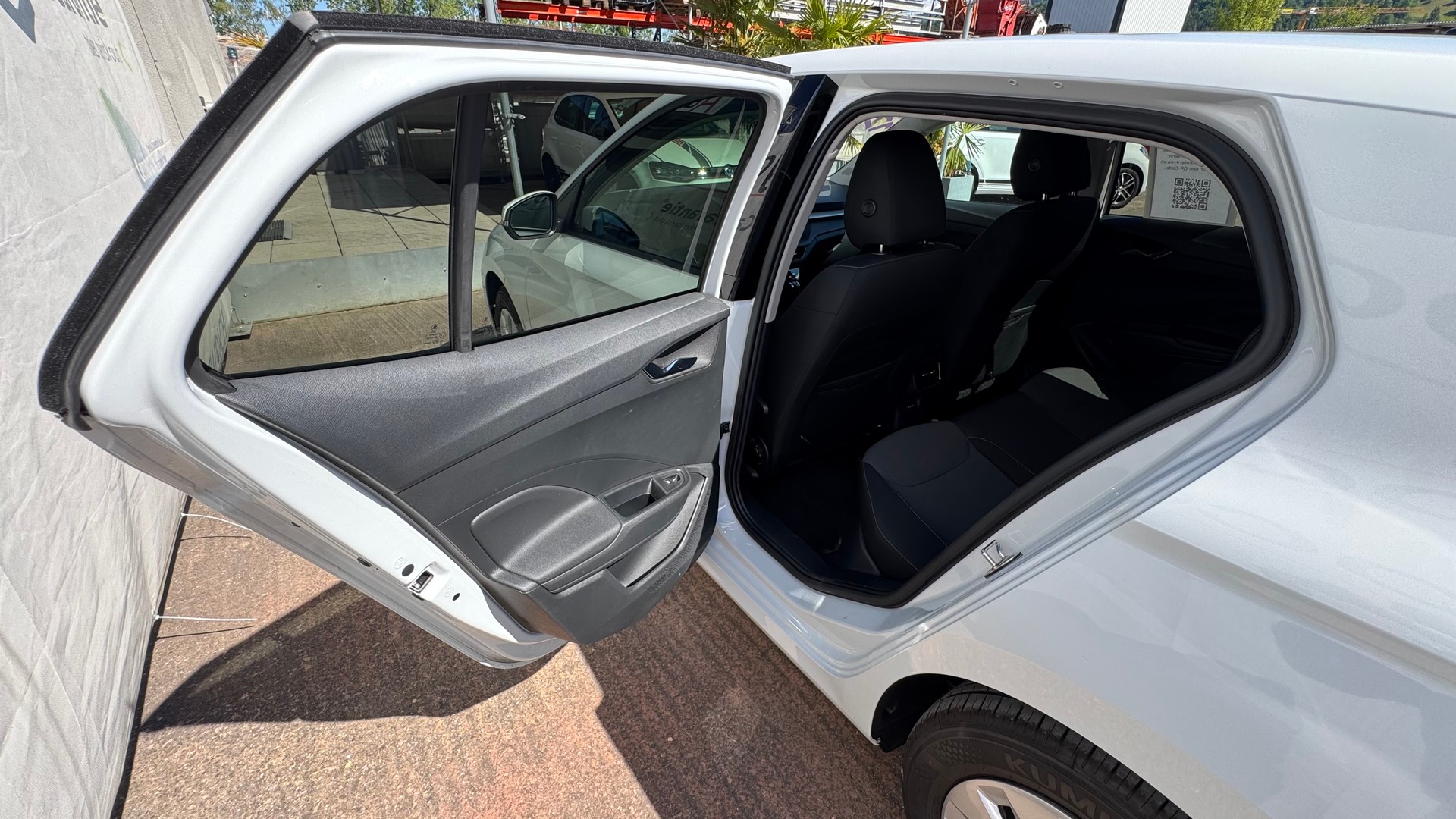 SKODA Fabia 1.0 TSI Ambition DSG-image-15