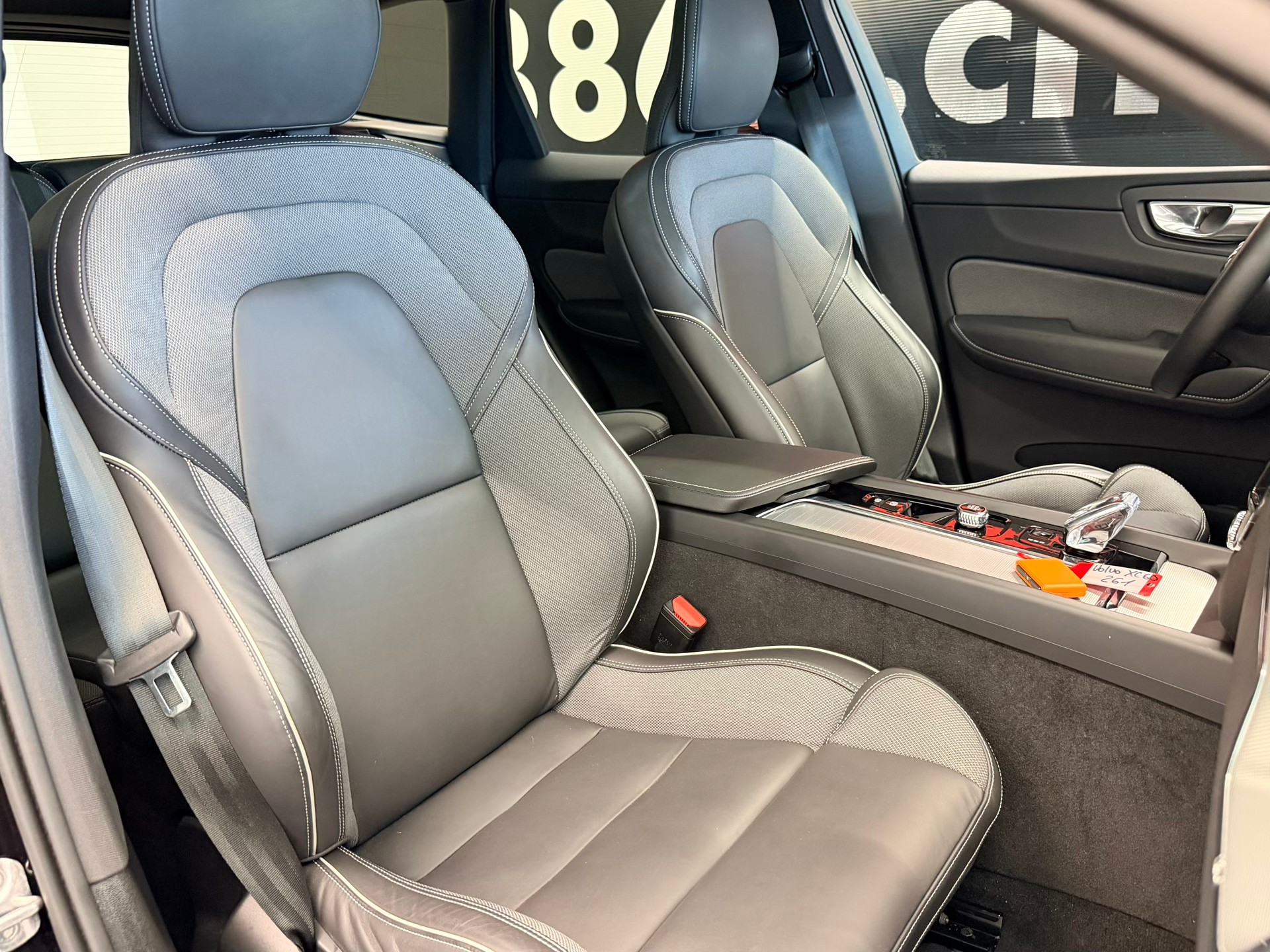 VOLVO XC60 B5 Benzin Mild Hybrid AWD Black Edition Geartronic-image-21