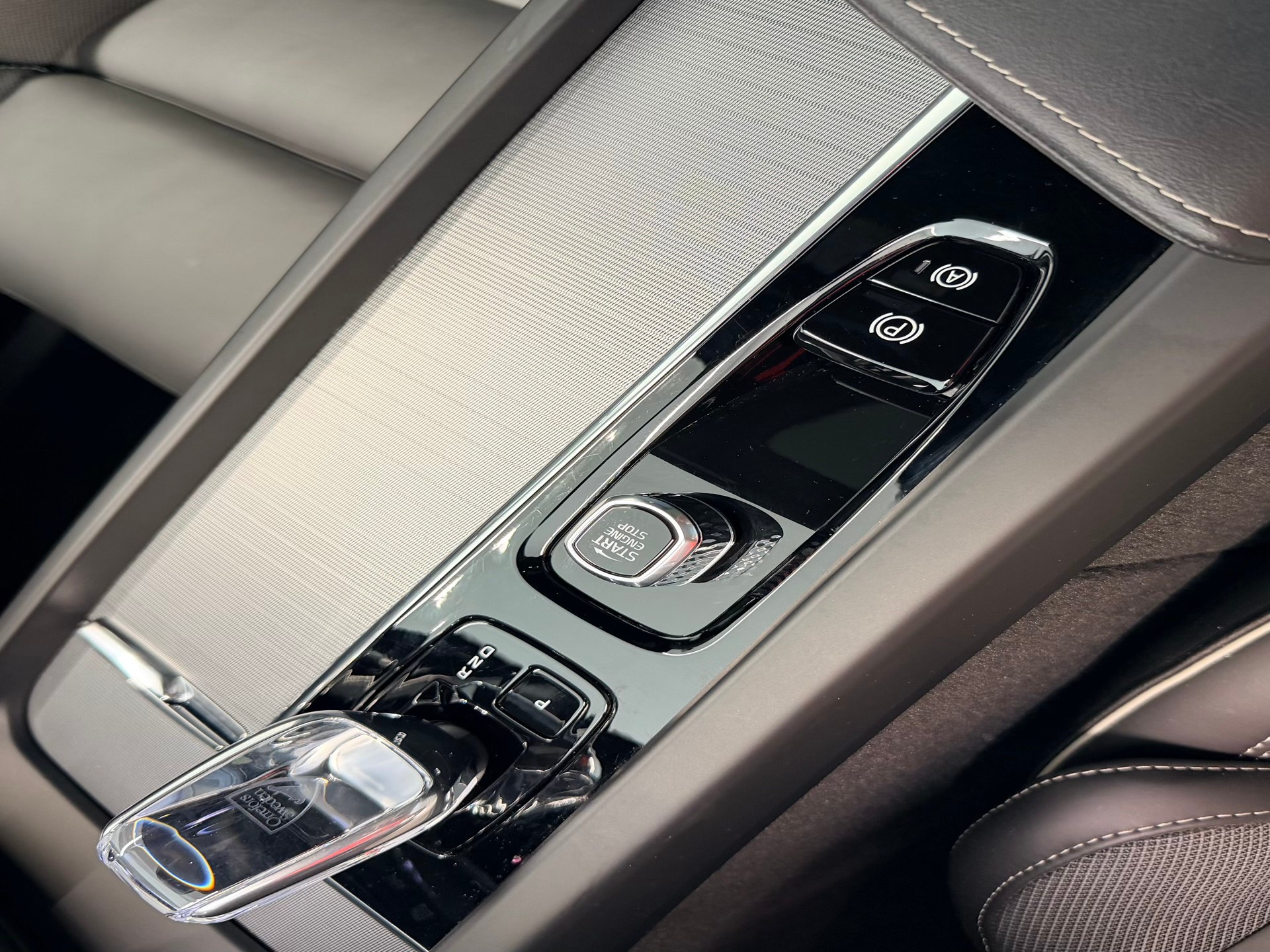 VOLVO XC60 B5 Benzin Mild Hybrid AWD Black Edition Geartronic-image-22