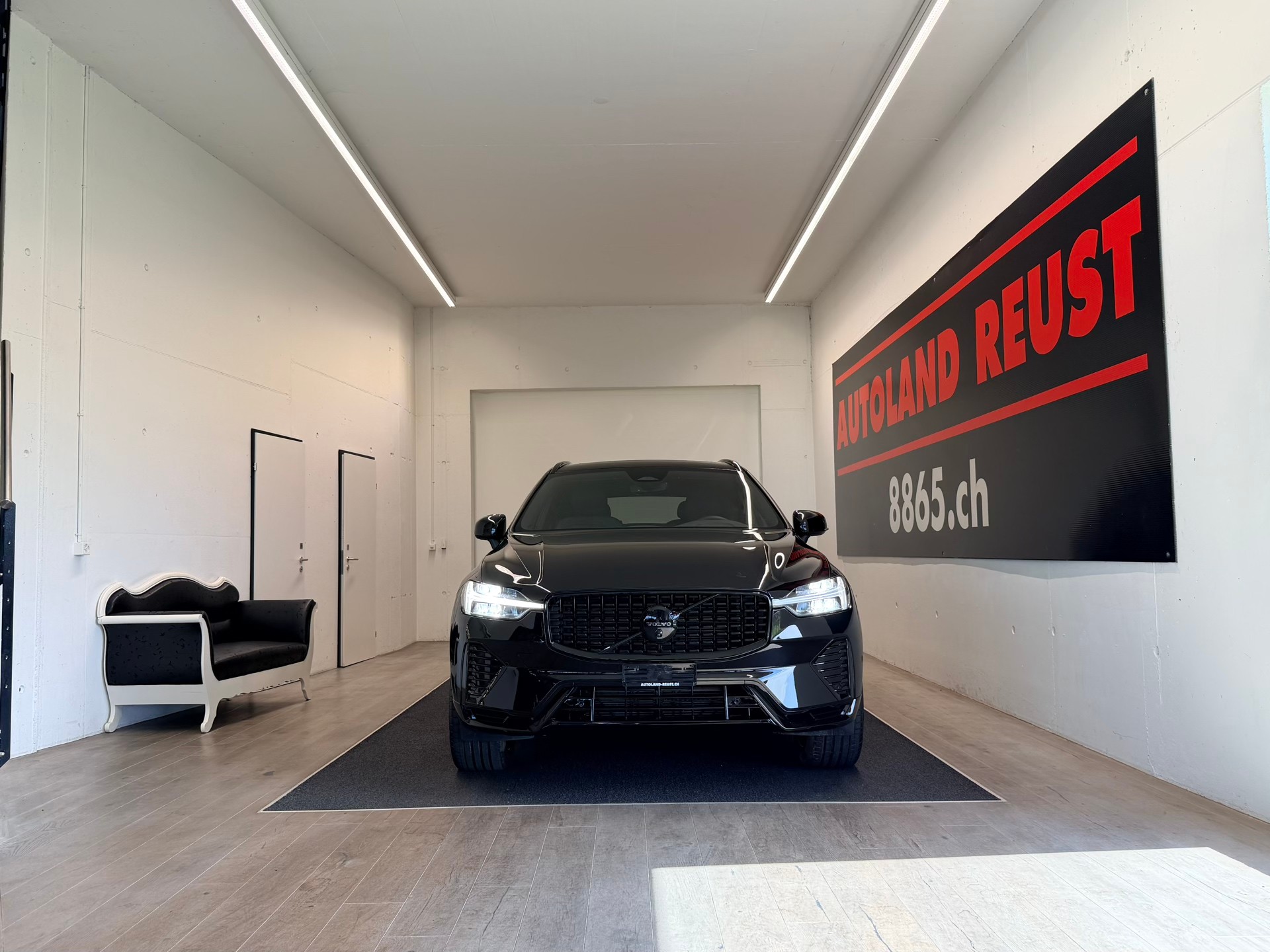 VOLVO XC60 B5 Benzin Mild Hybrid AWD Black Edition Geartronic-image-1