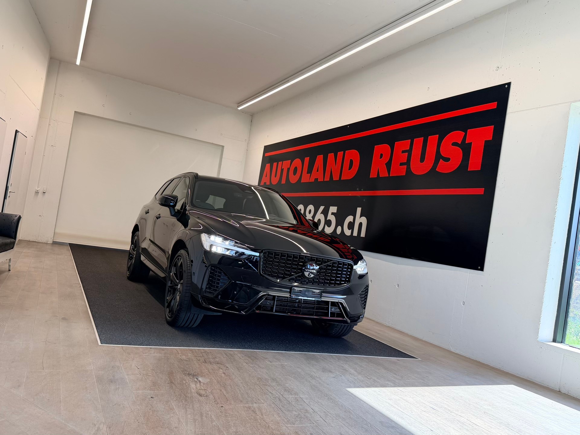 VOLVO XC60 B5 Benzin Mild Hybrid AWD Black Edition Geartronic-image-0