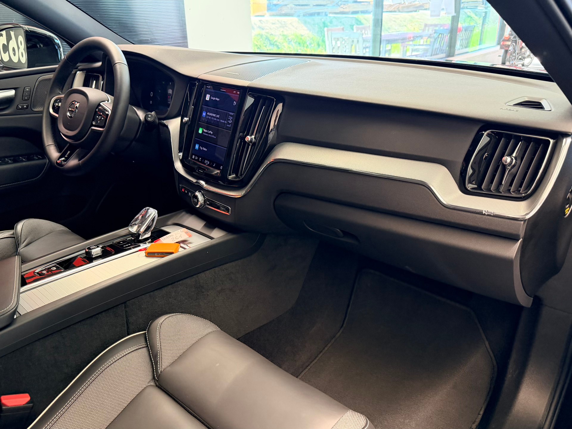 VOLVO XC60 B5 Benzin Mild Hybrid AWD Black Edition Geartronic-image-18
