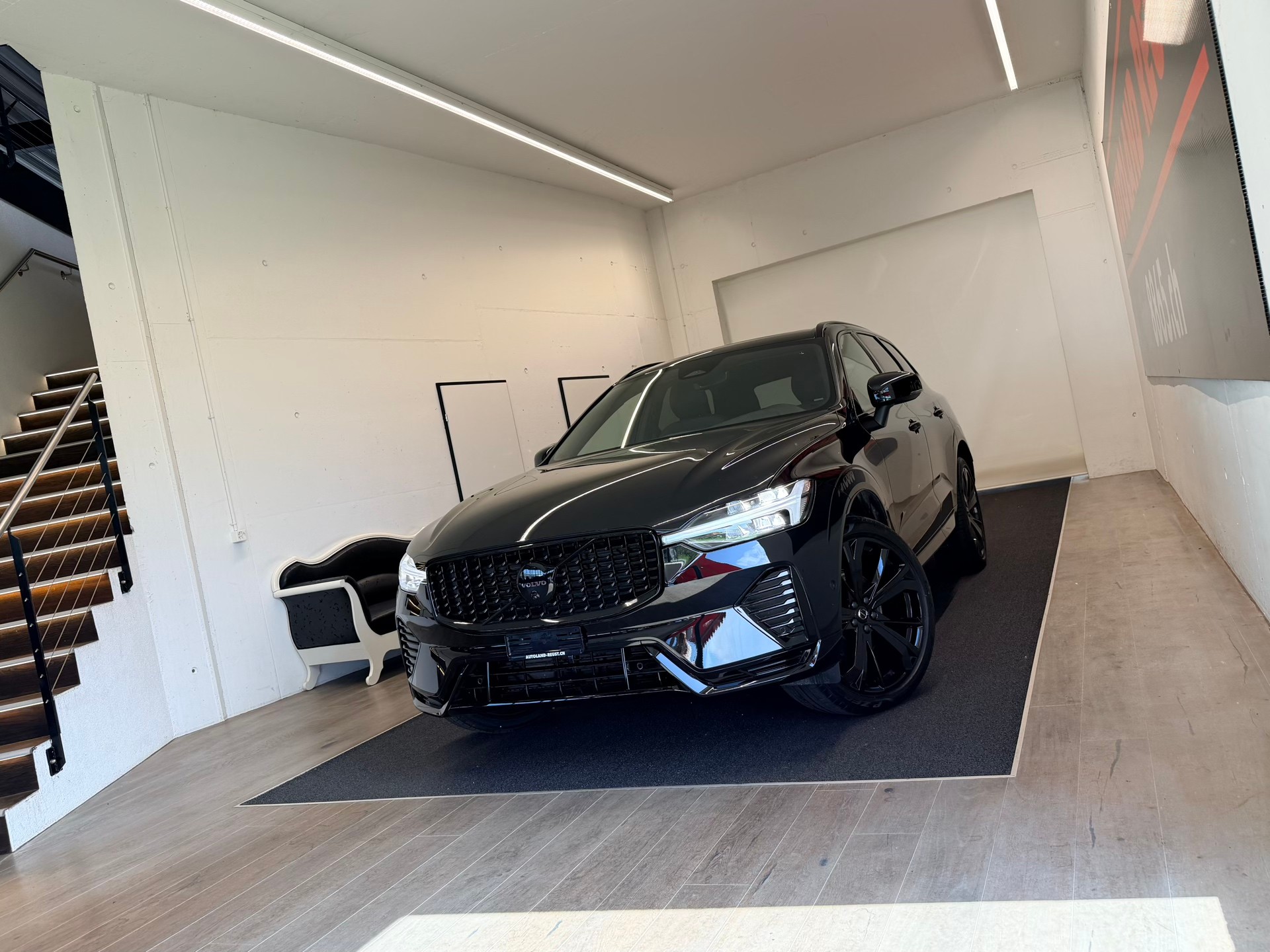 VOLVO XC60 B5 Benzin Mild Hybrid AWD Black Edition Geartronic-image-8