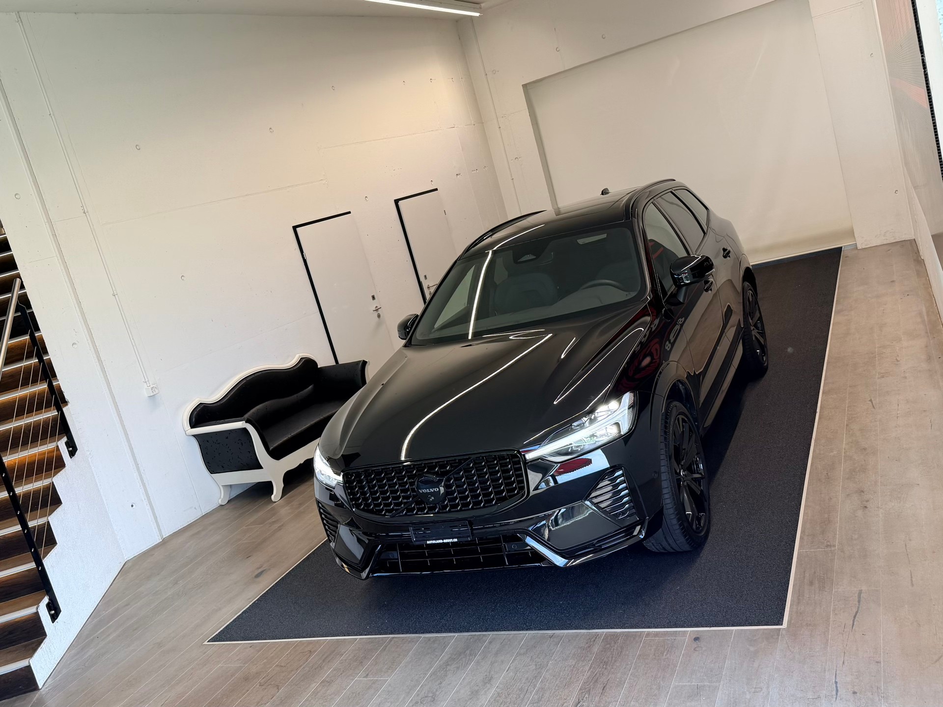 VOLVO XC60 B5 Benzin Mild Hybrid AWD Black Edition Geartronic-image-3