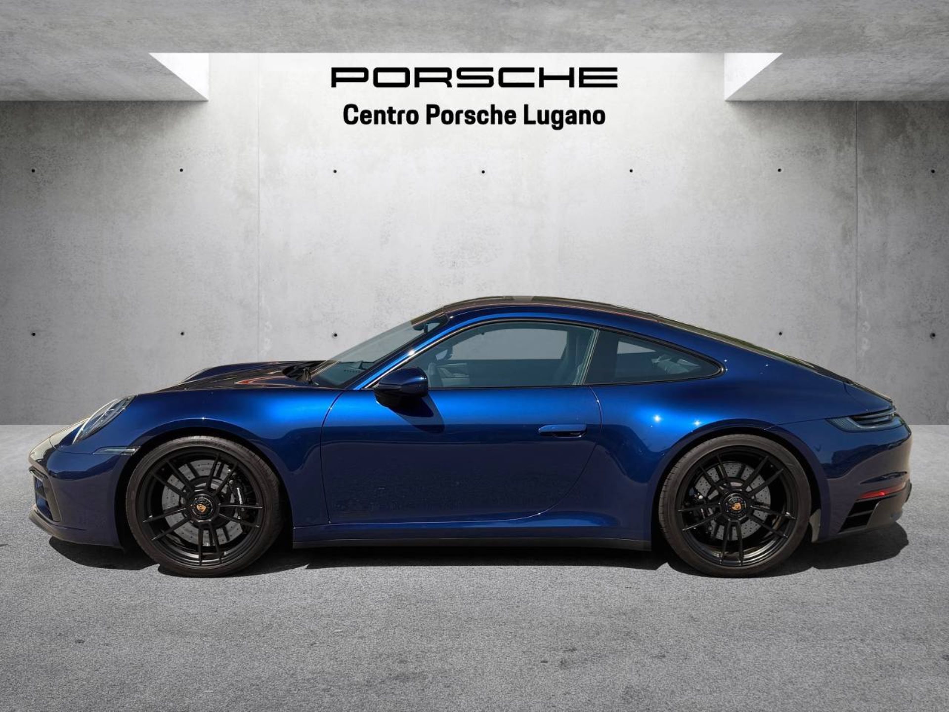PORSCHE 911 Carrera 4 GTS (MY23)-showroom-element-1