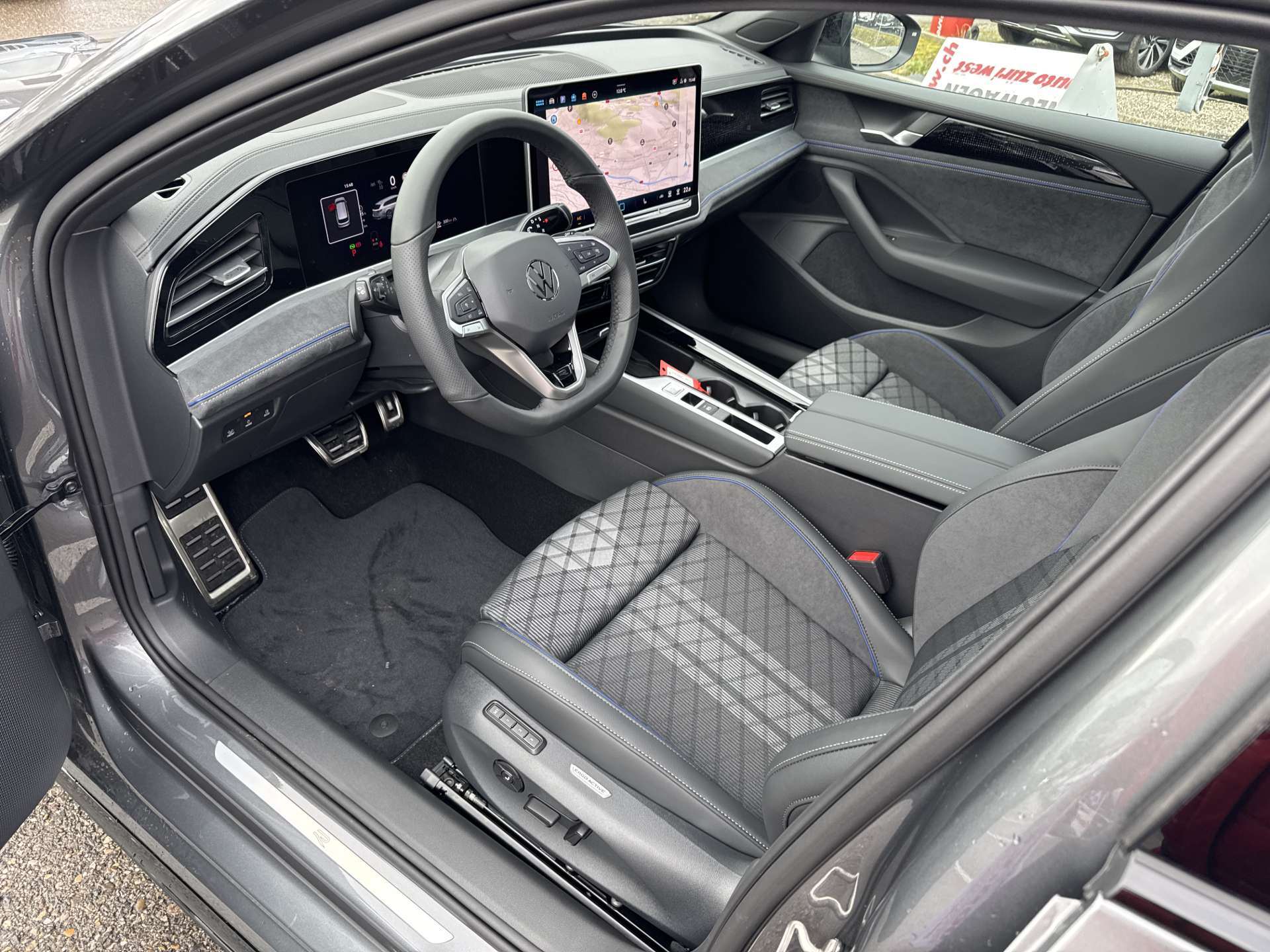VW Passat Variant 2.0 TDi evo R-Line 4Motion DSG-Automat-image-4