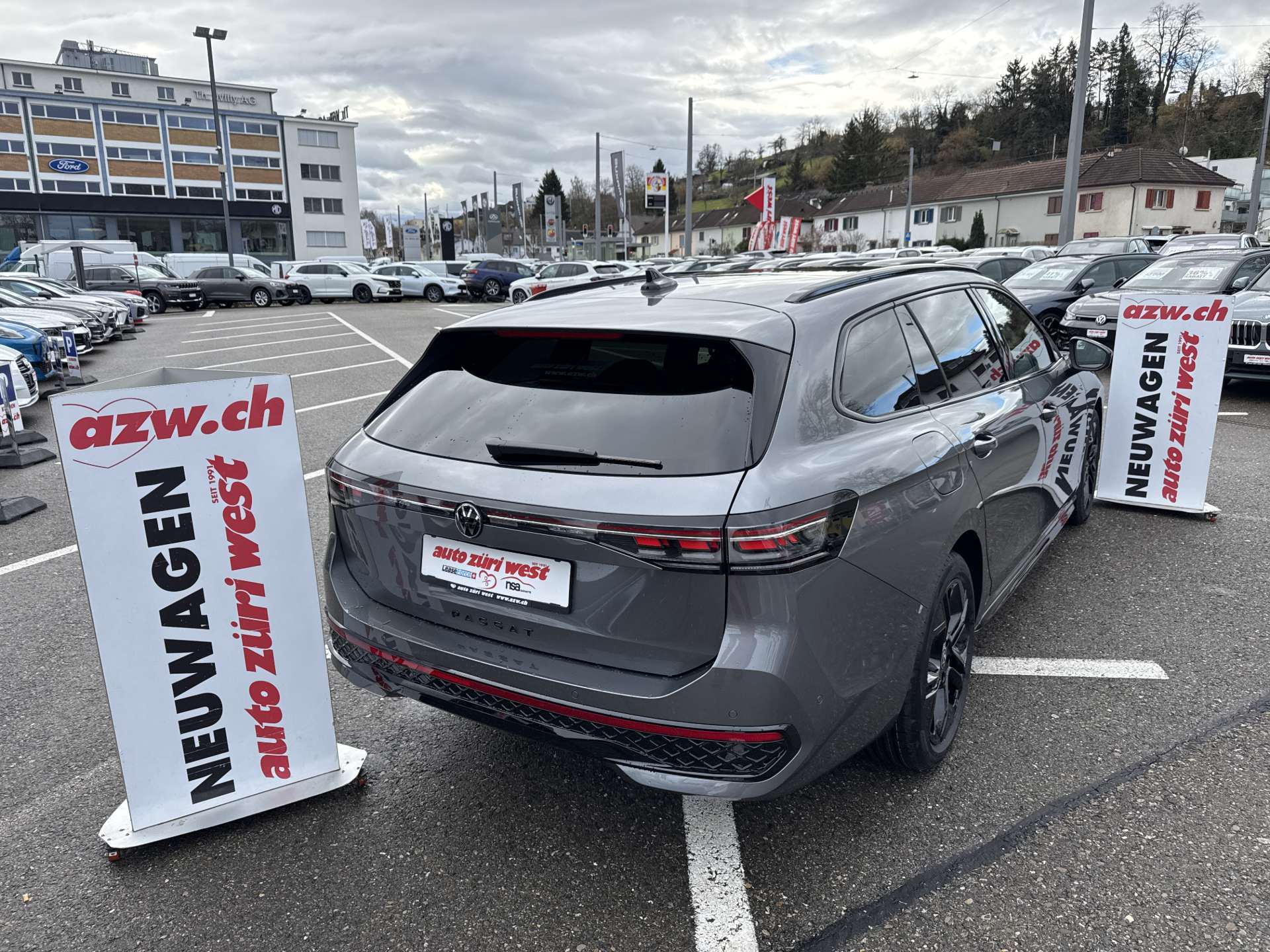 VW Passat Variant 2.0 TDi evo R-Line 4Motion DSG-Automat-image-2
