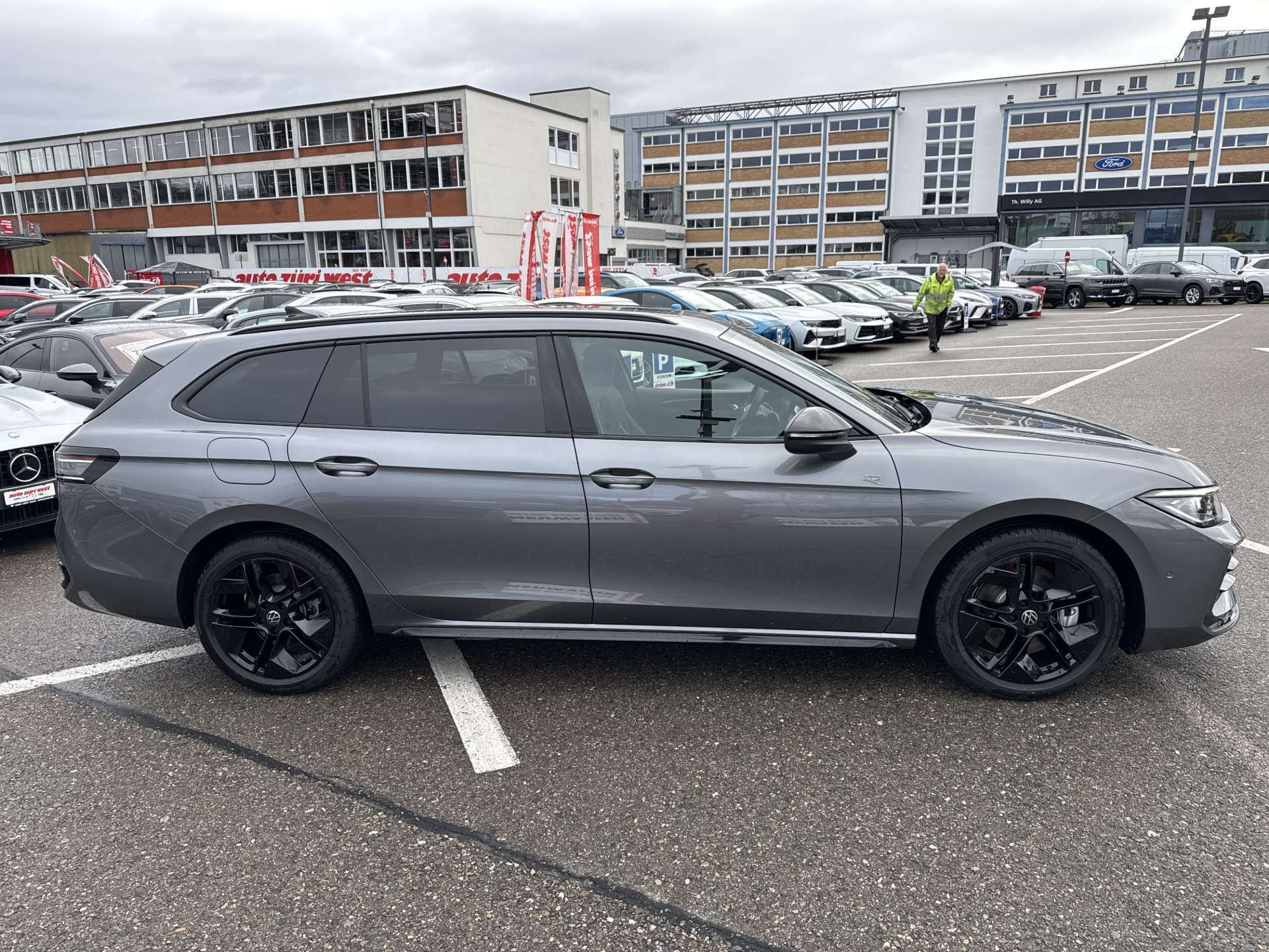 VW Passat Variant 2.0 TDi evo R-Line 4Motion DSG-Automat-image-9