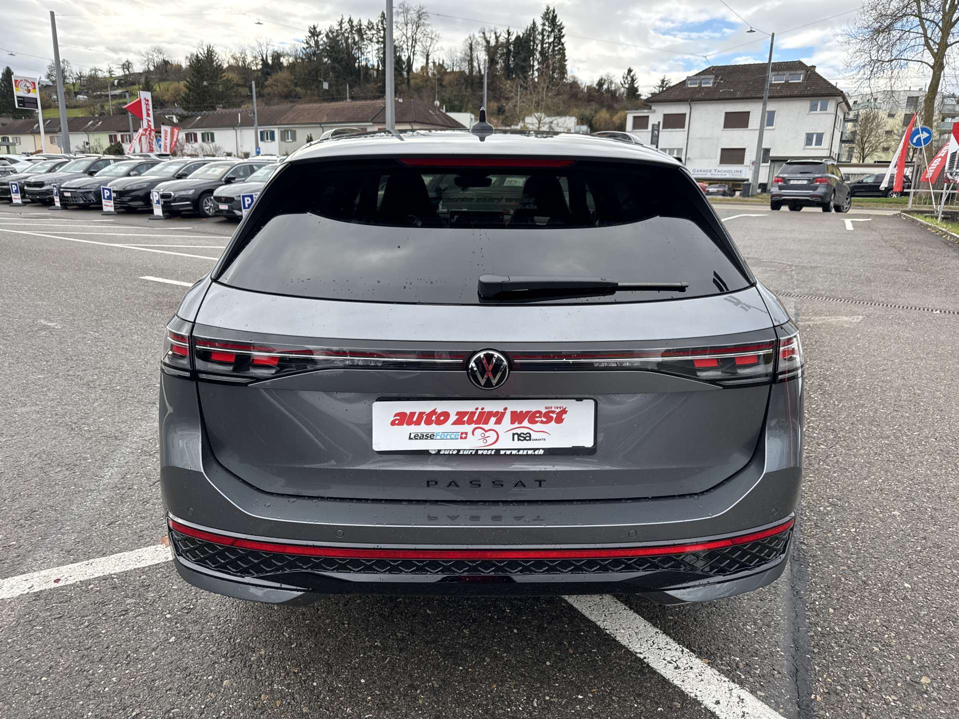 VW Passat Variant 2.0 TDi evo R-Line 4Motion DSG-Automat-image-13