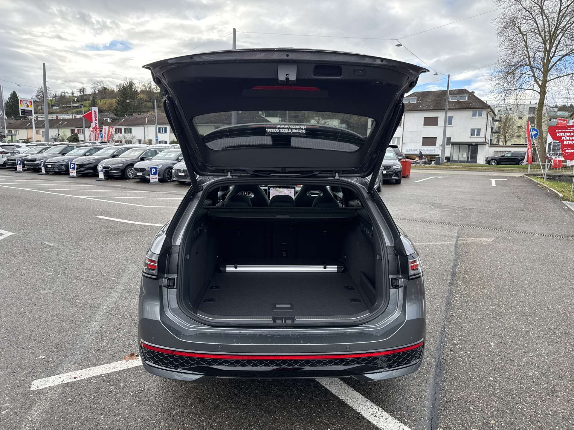 VW Passat Variant 2.0 TDi evo R-Line 4Motion DSG-Automat-image-6