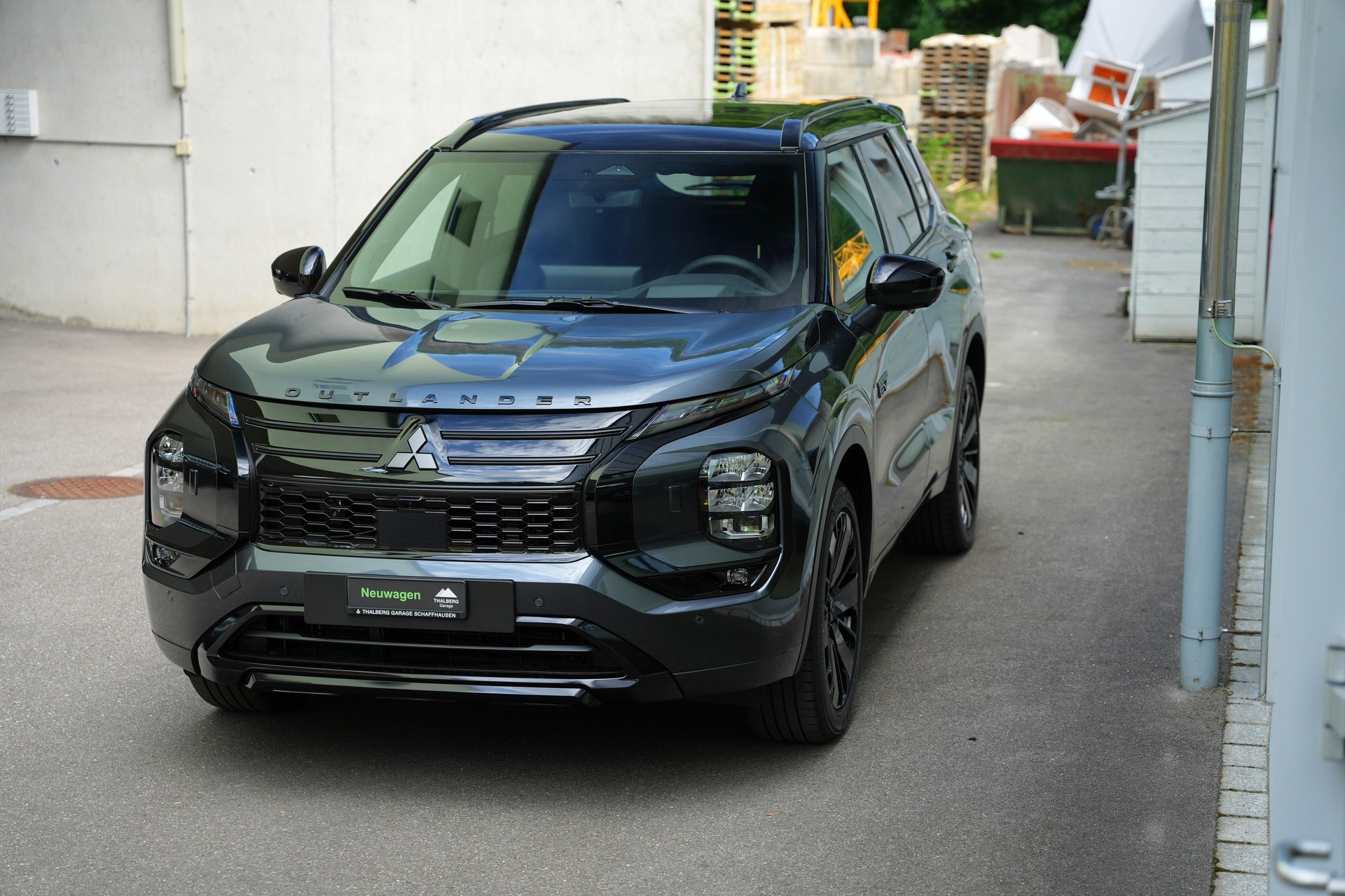 MITSUBISHI Outlander 2.4 PHEV Sport 4x4-image-1