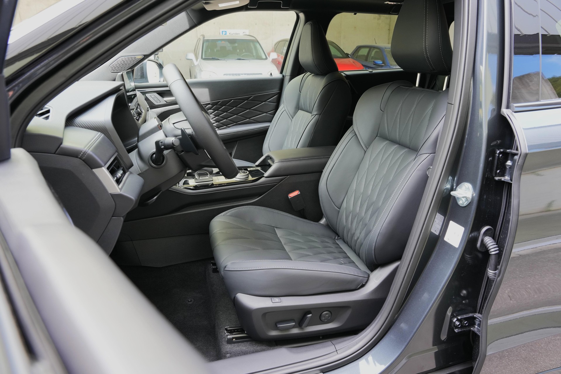 MITSUBISHI Outlander 2.4 PHEV Sport 4x4-image-5