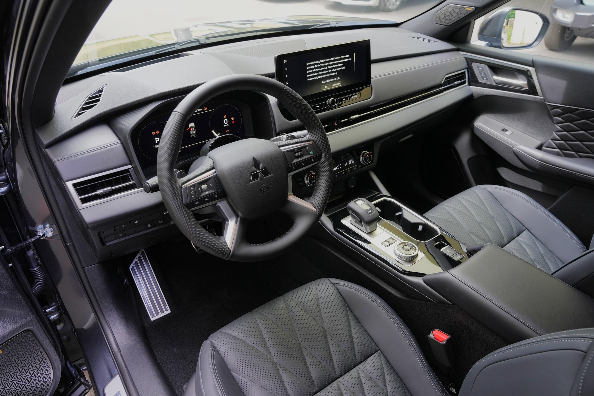 MITSUBISHI Outlander 2.4 PHEV Sport 4x4-image-4