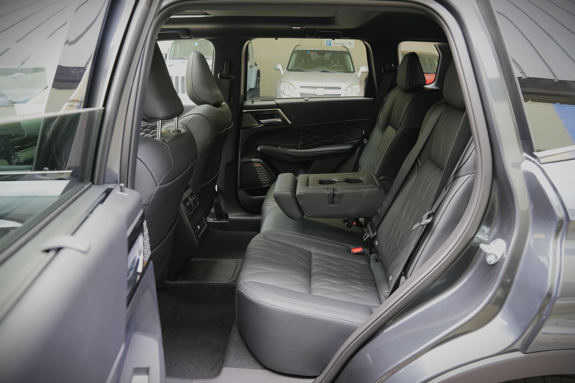 MITSUBISHI Outlander 2.4 PHEV Sport 4x4-image-6