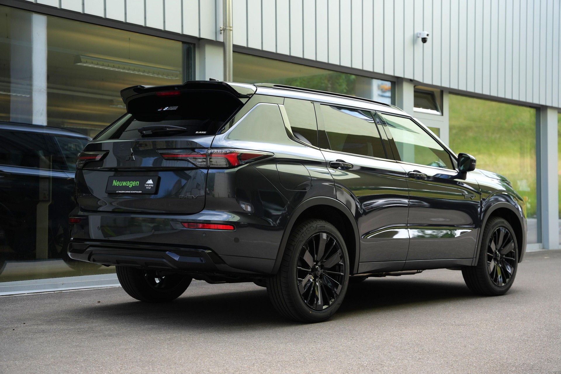 MITSUBISHI Outlander 2.4 PHEV Sport 4x4-image-2