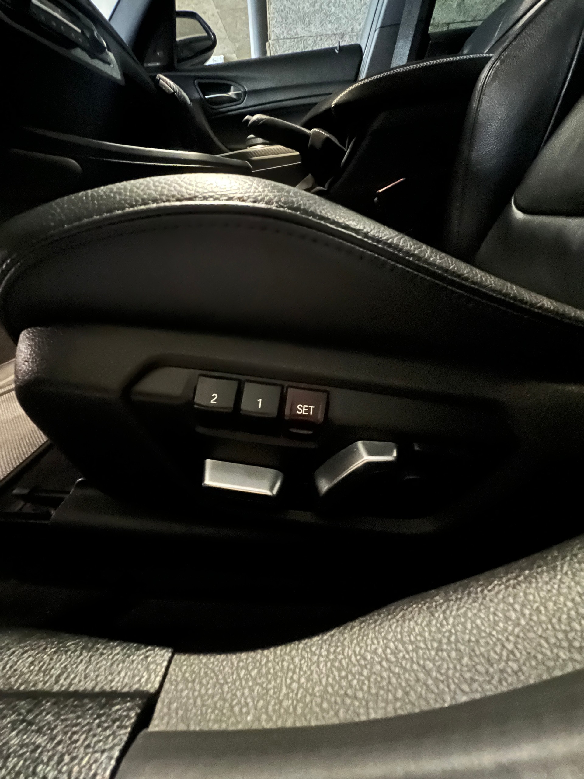BMW M140i xDrive Steptronic Swiss Performance Édition / première main / véhicule CH-image-4