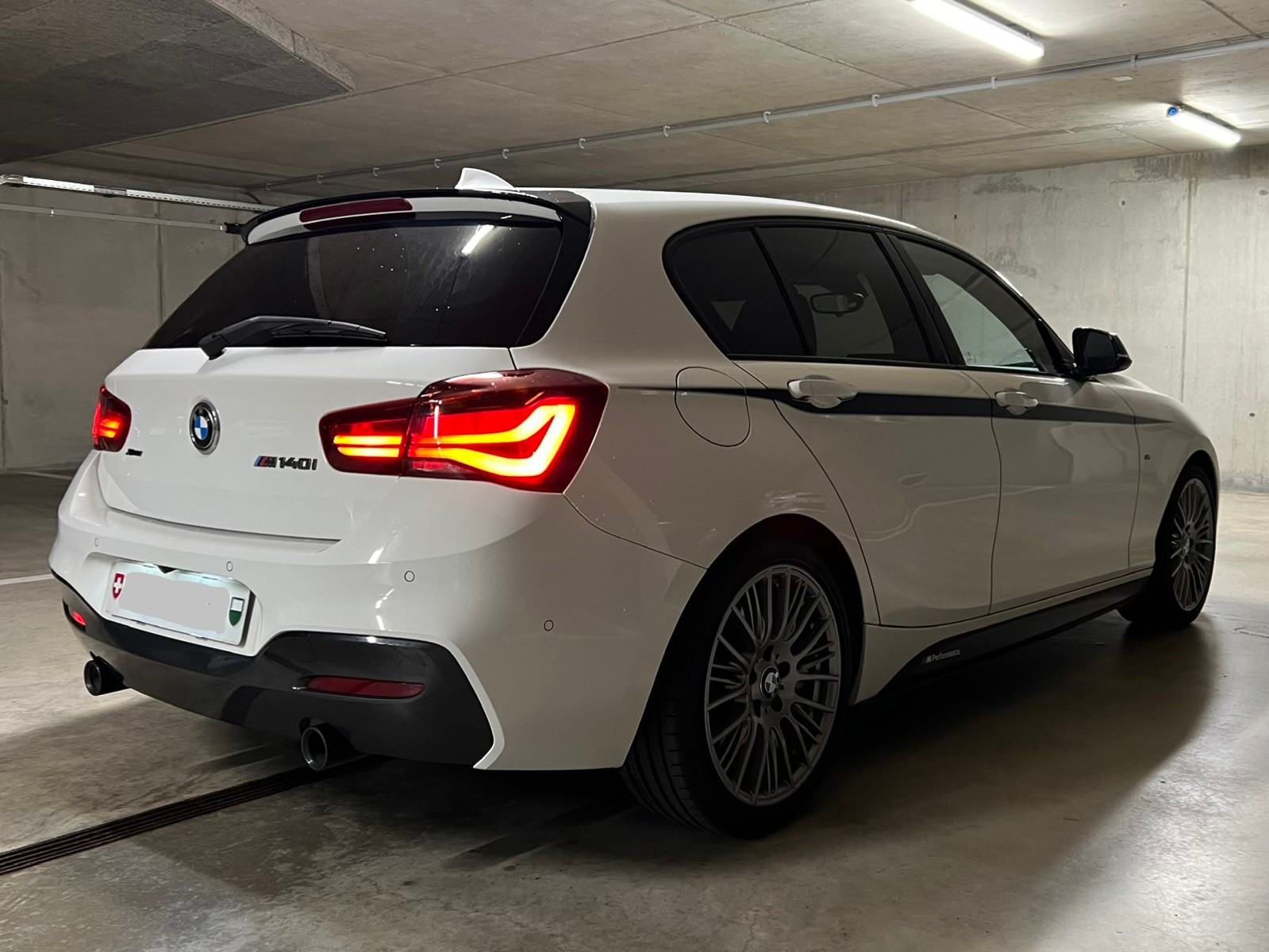 BMW M140i xDrive Steptronic Swiss Performance Édition / première main / véhicule CH-image-5