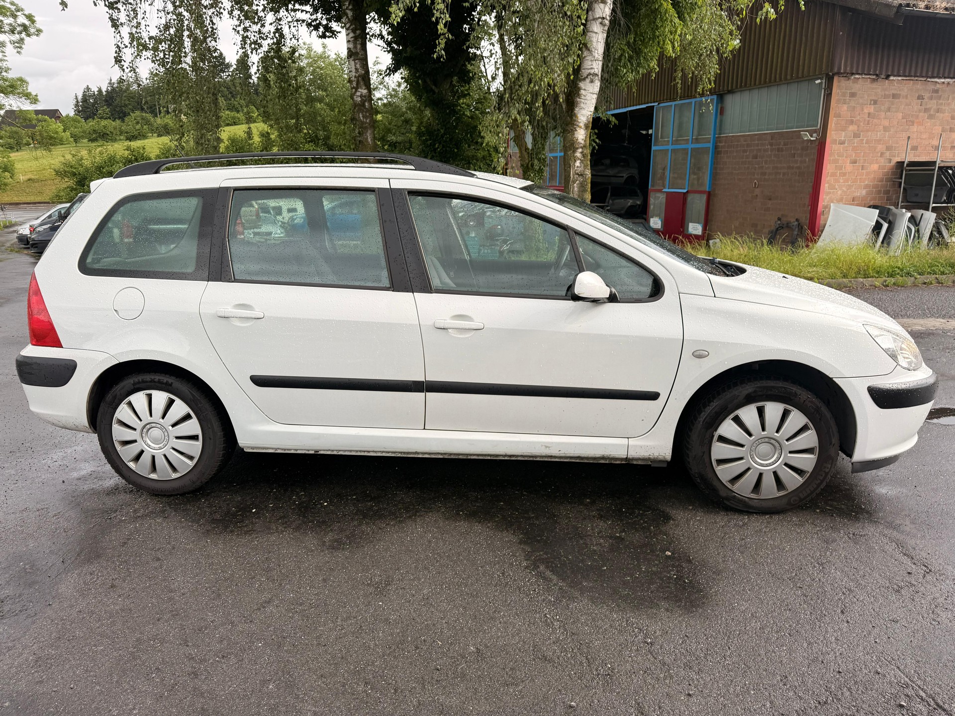 PEUGEOT 307 SW 2.0 16V Black&Silver Edition-image-6