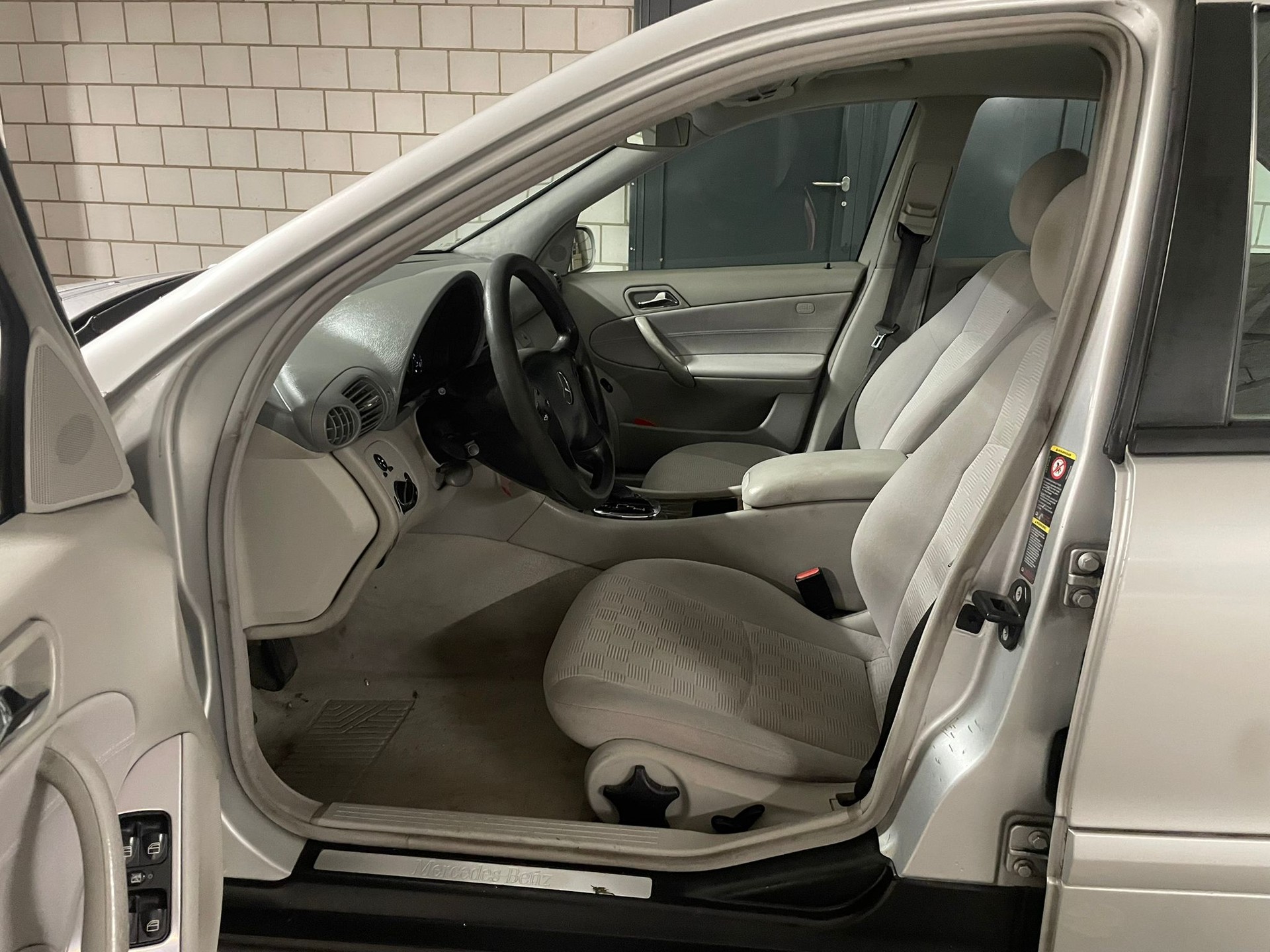 MERCEDES-BENZ C 220 CDI Classic-image-10