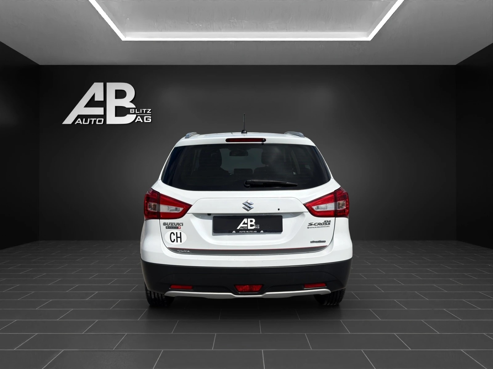 SUZUKI SX4 S-Cross 1.4 16V Piz Sulai 4WD Automatic-image-3
