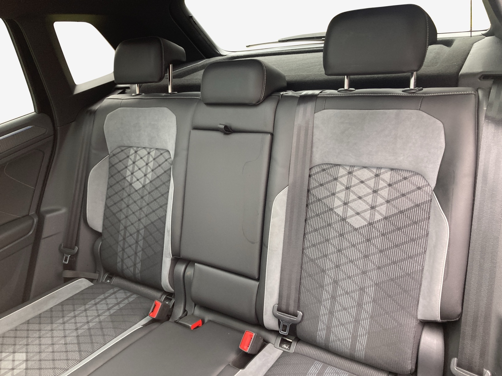 VW Tiguan 2.0TSI R-Line 4Motion DSG-image-11