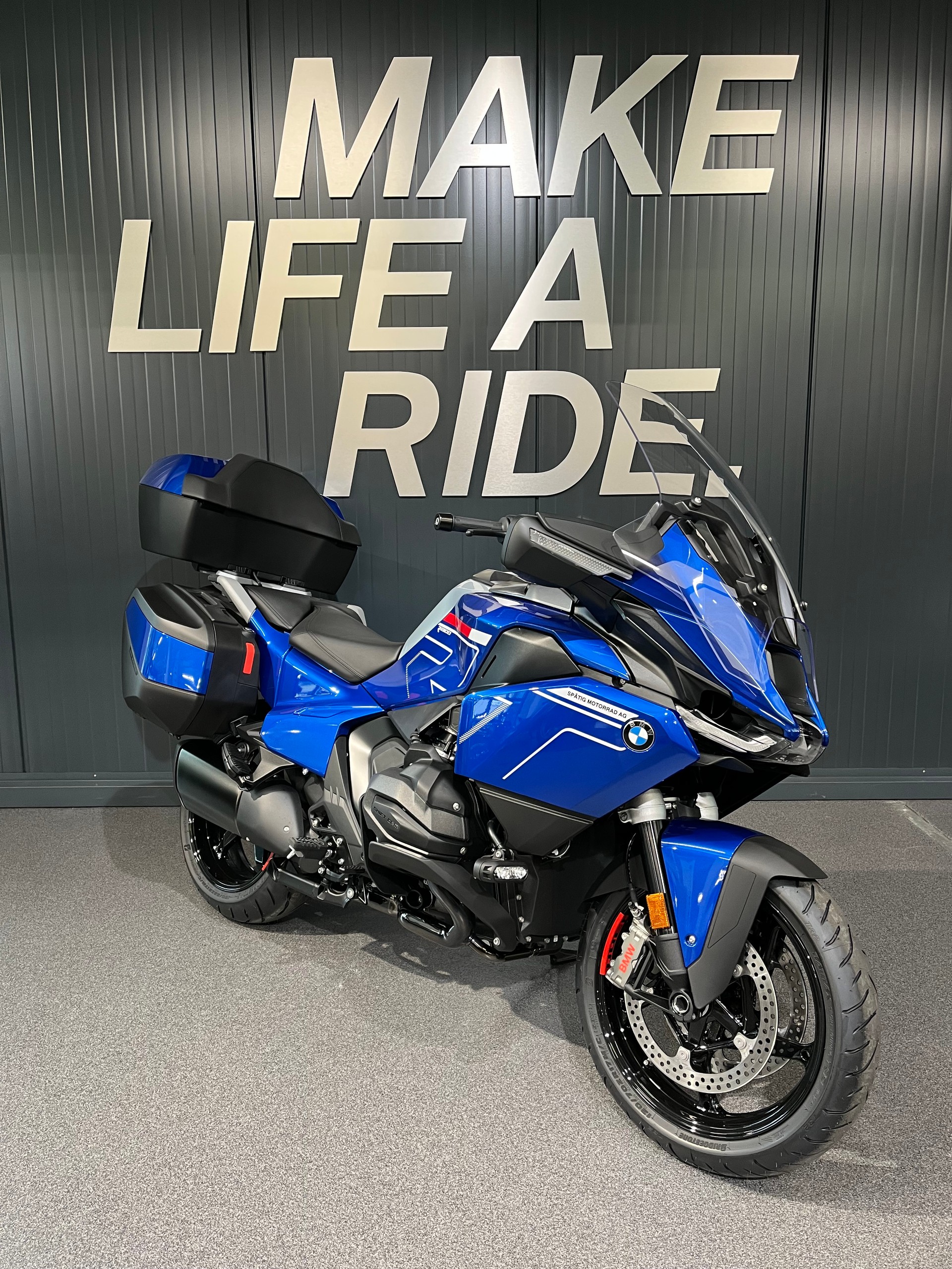 BMW R 1300 RT-showroom-element-1