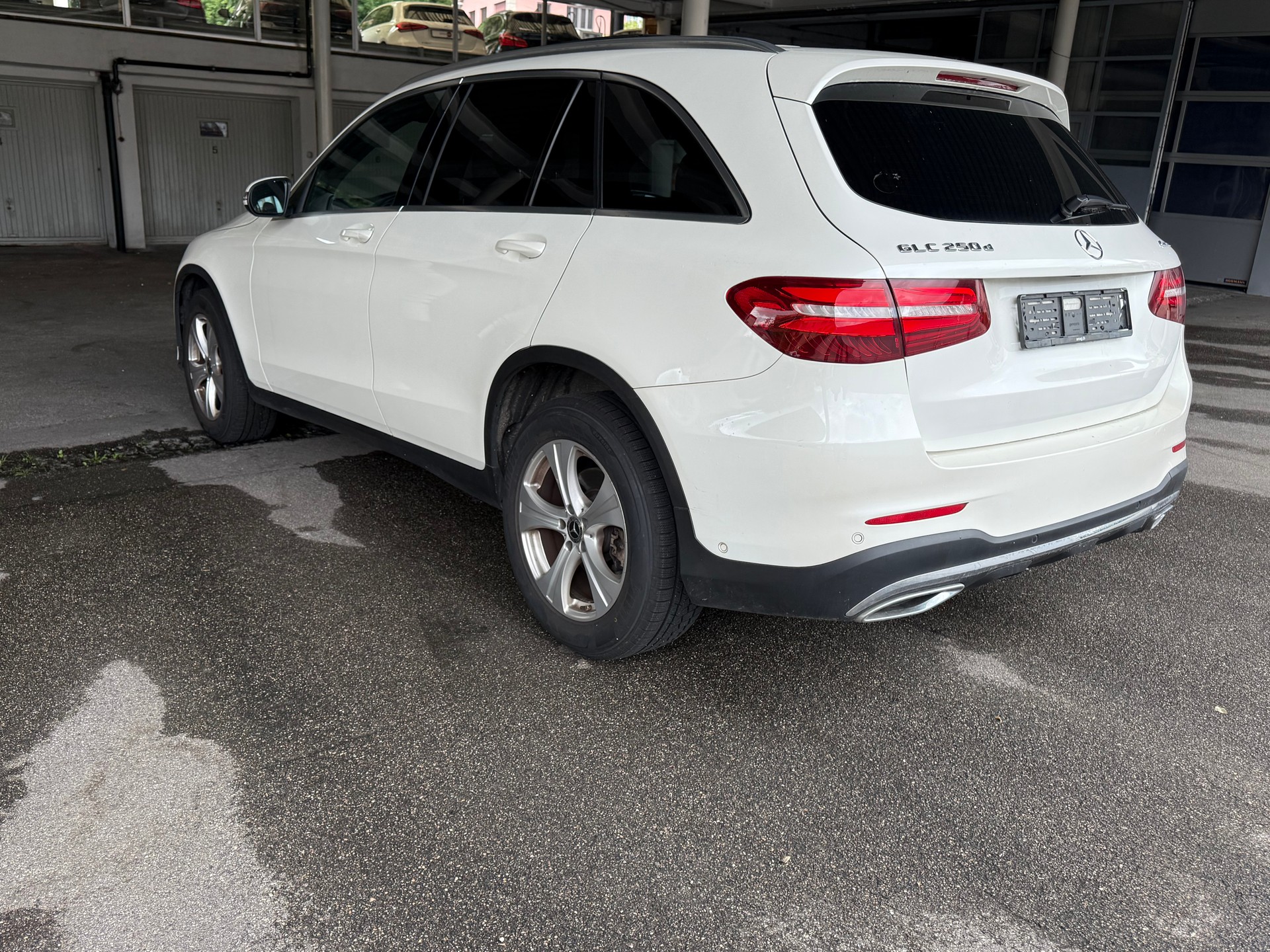 MERCEDES-BENZ GLC 250 d 4Matic 9G-Tronic-image-4