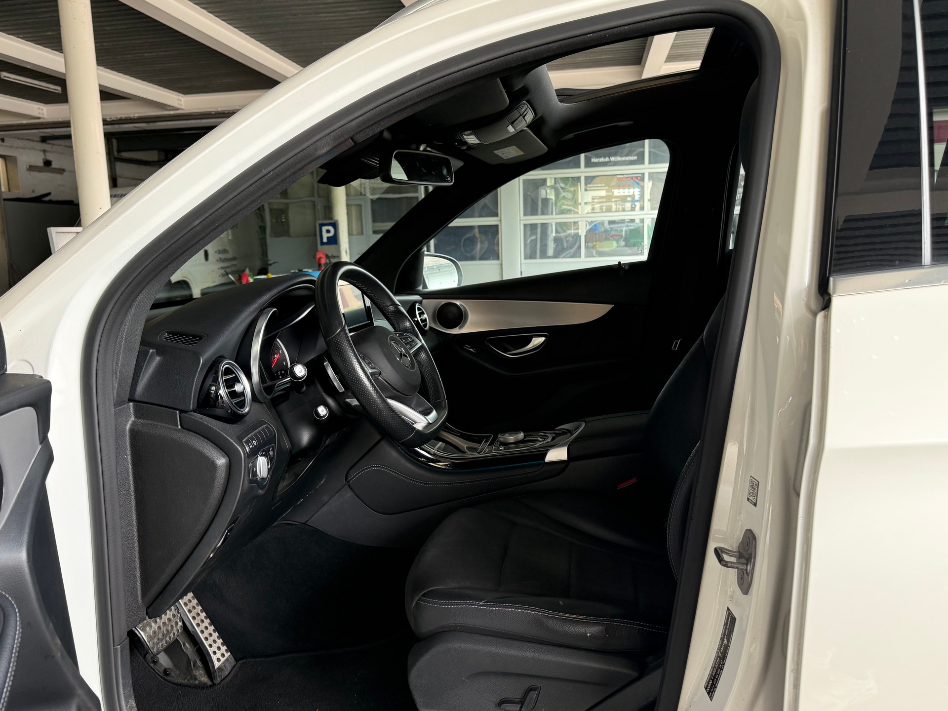 MERCEDES-BENZ GLC 250 d 4Matic 9G-Tronic-image-10