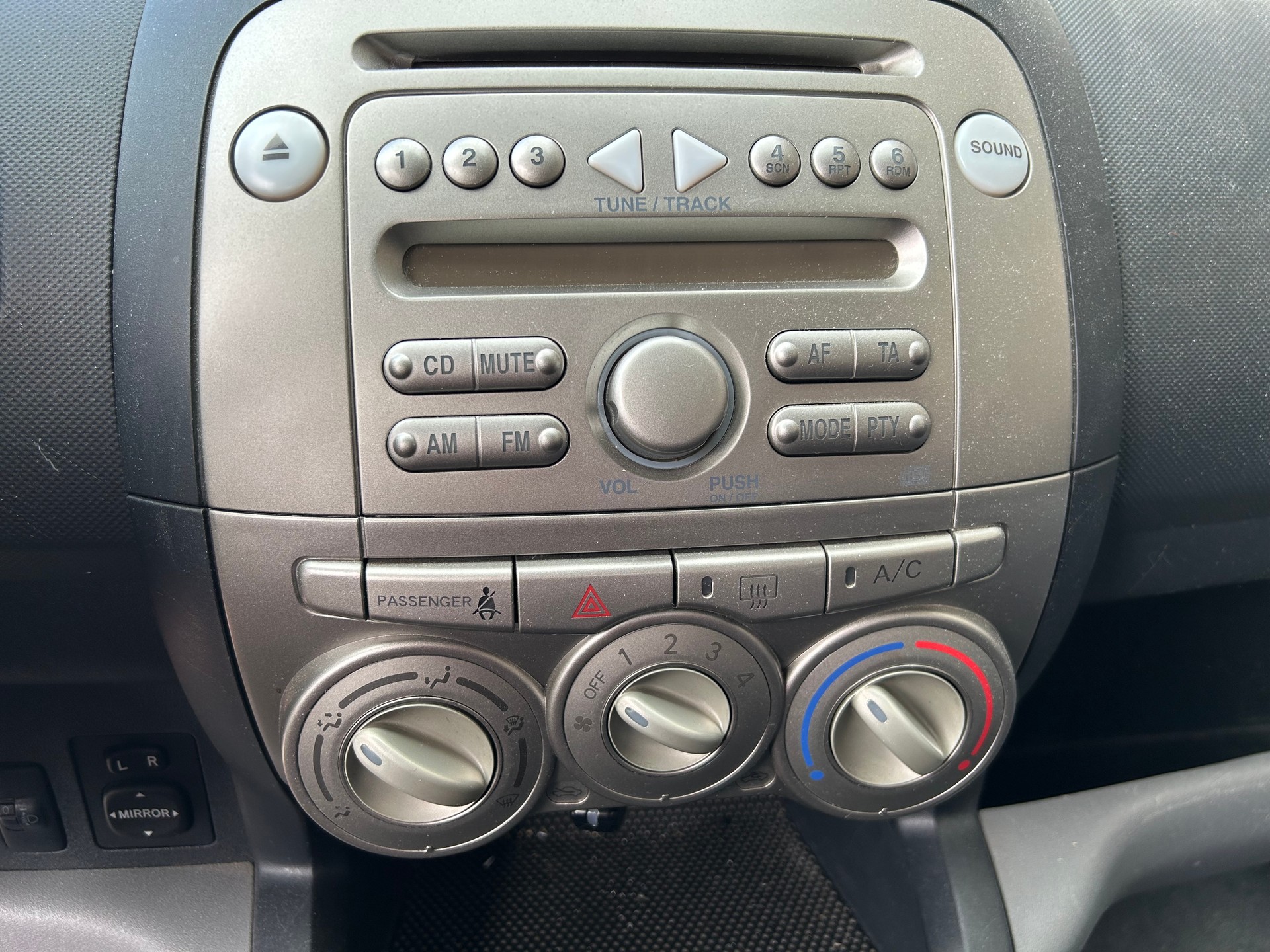DAIHATSU Sirion 1.3 eco-4WD-image-9