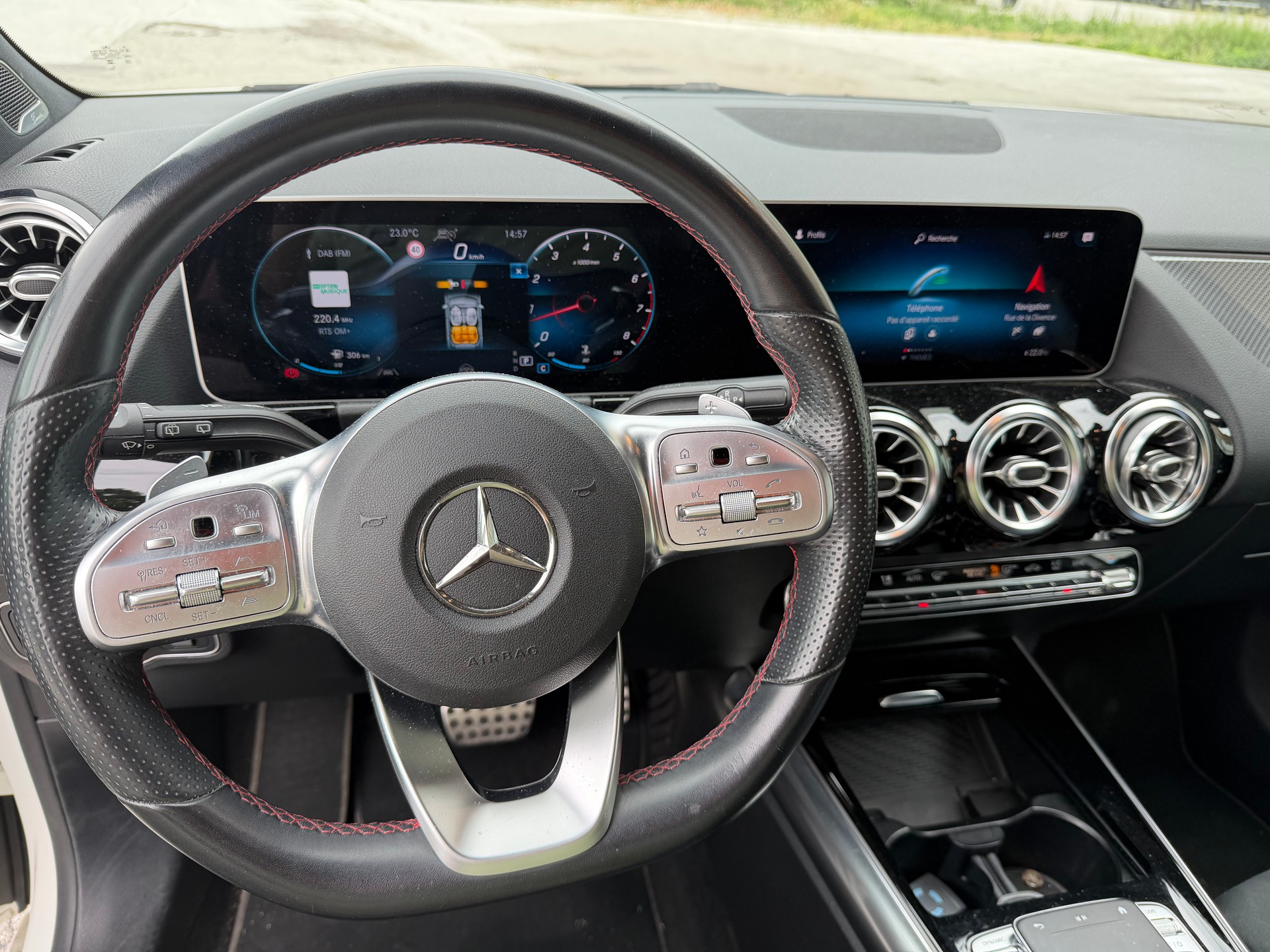 MERCEDES-BENZ B 250 AMG Line-image-11