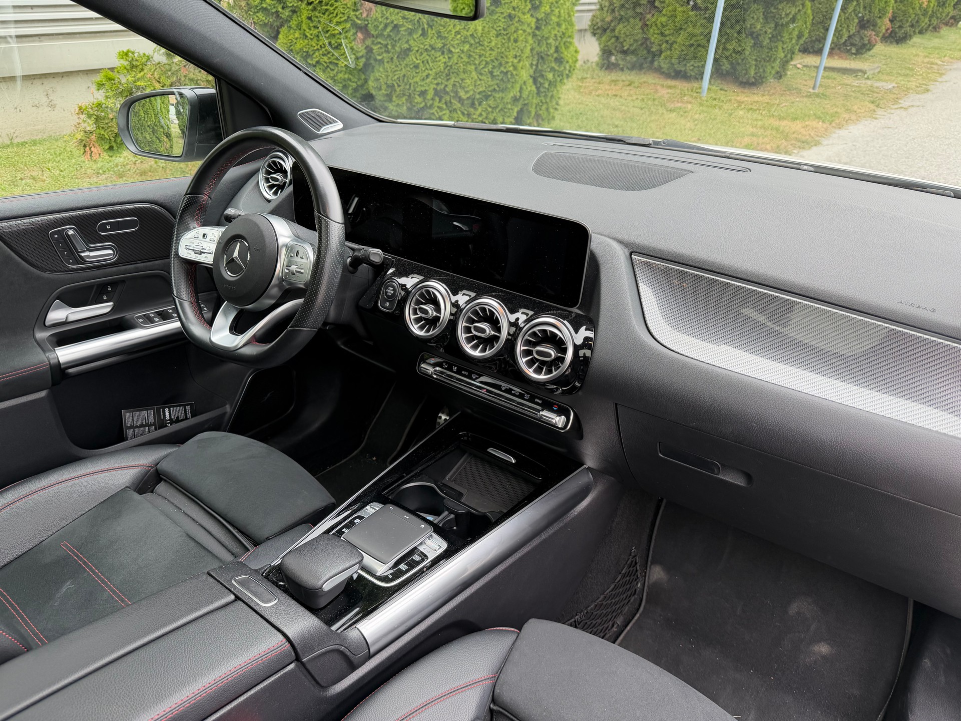 MERCEDES-BENZ B 250 AMG Line-image-7