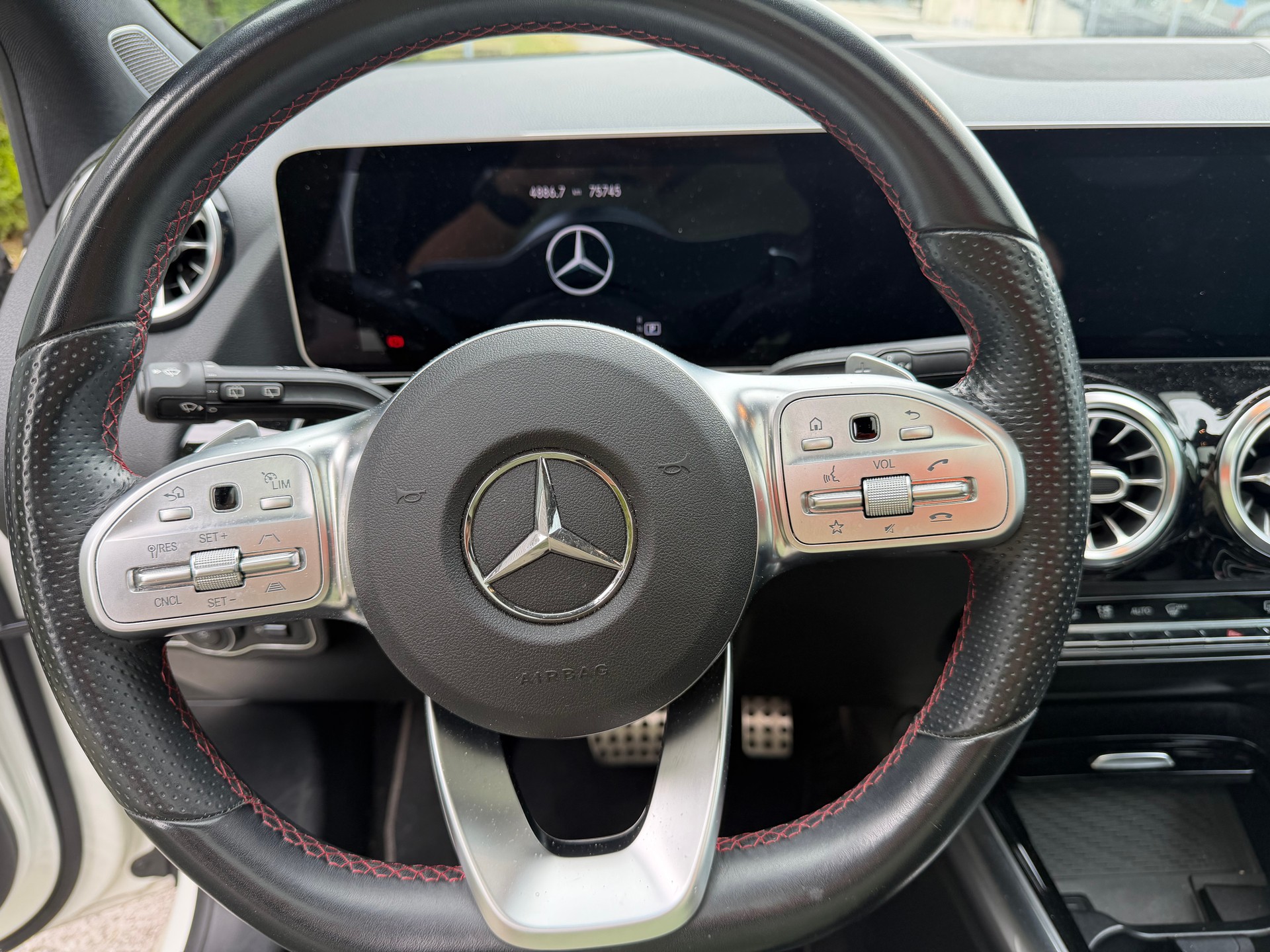 MERCEDES-BENZ B 250 AMG Line-image-10