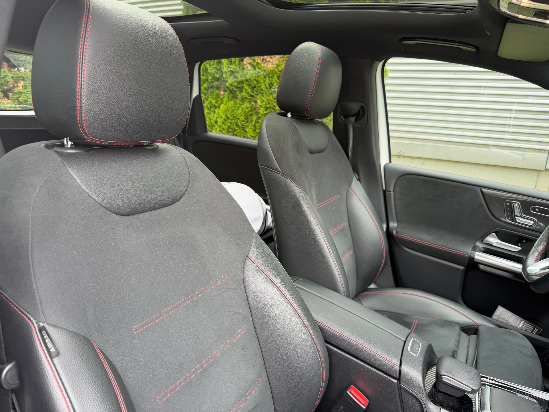 MERCEDES-BENZ B 250 AMG Line-image-6