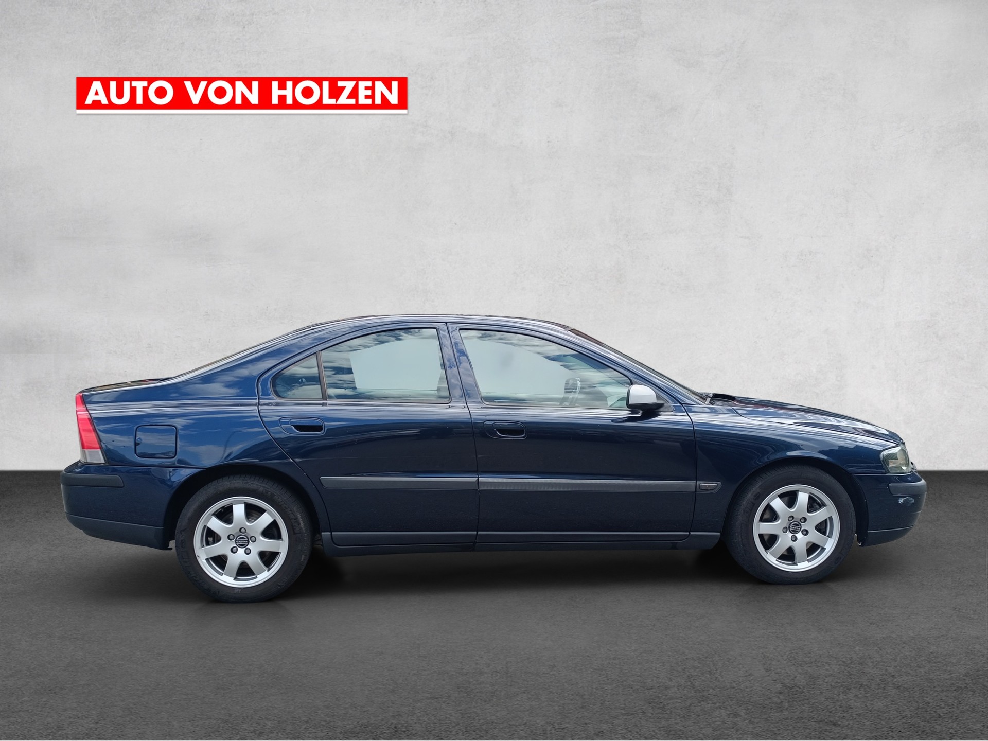 VOLVO S60 2.0T-image-8