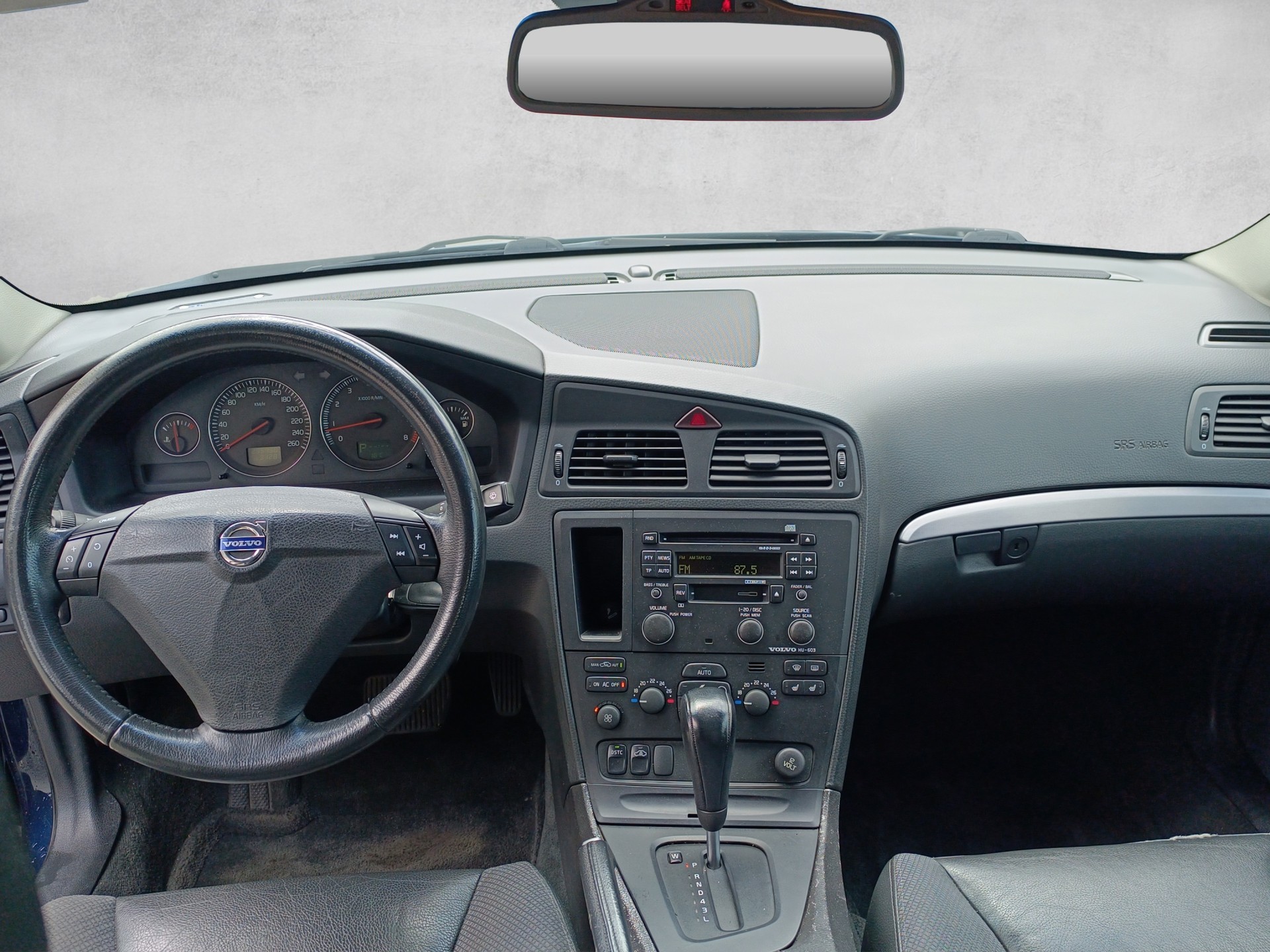 VOLVO S60 2.0T-image-10