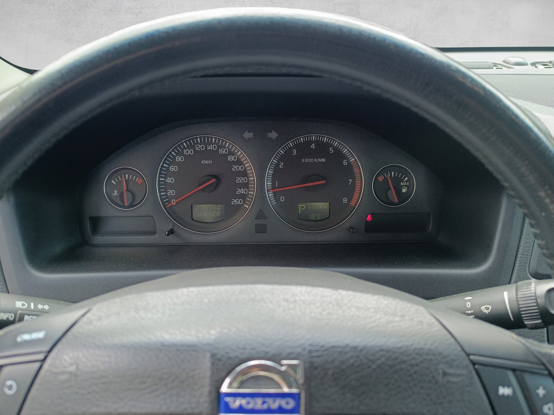 VOLVO S60 2.0T-image-11