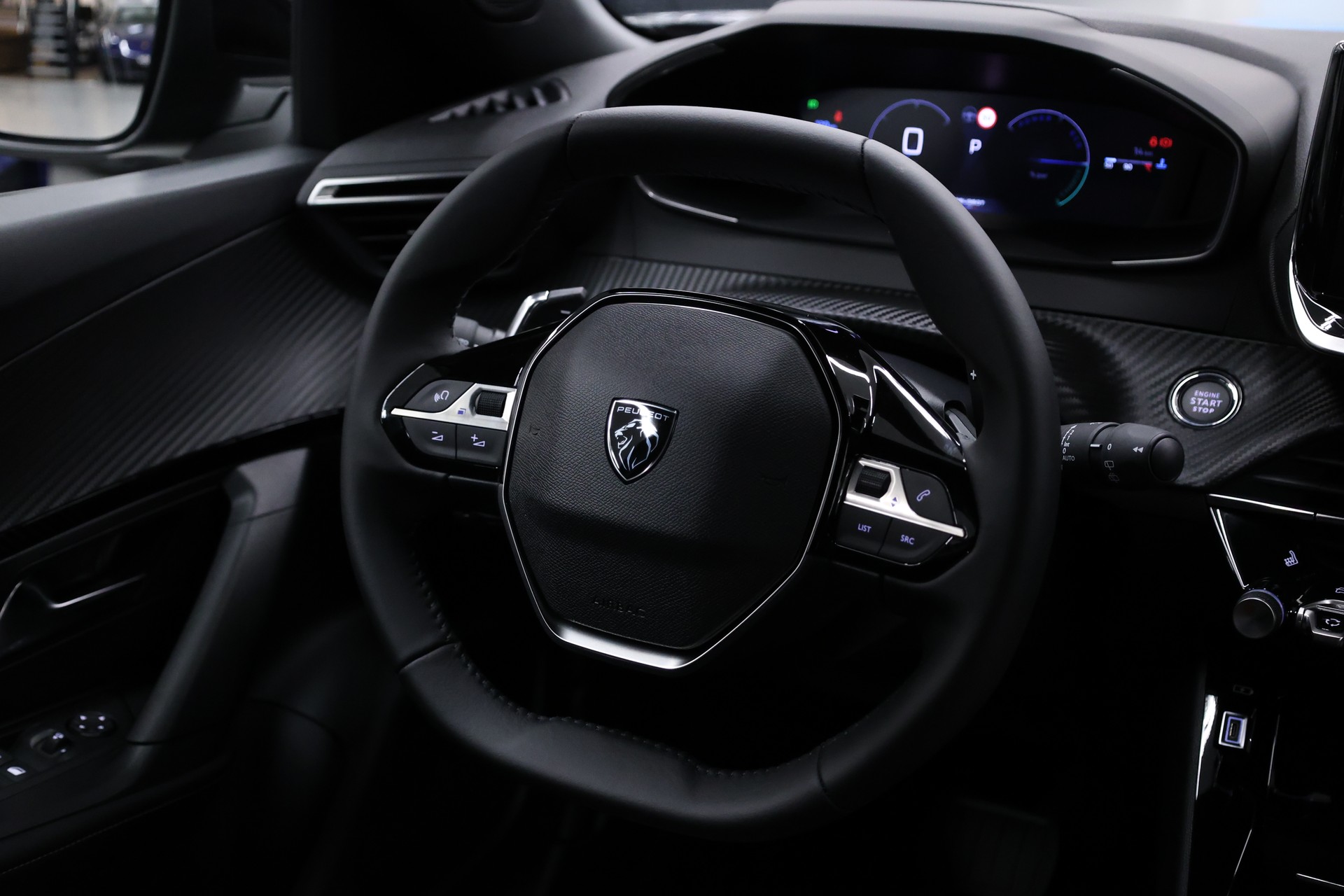 PEUGEOT 2008 1.2 Hybrid 145 Allure Premium-image-16