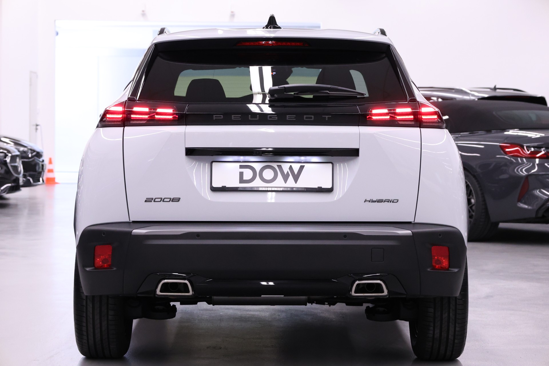 PEUGEOT 2008 1.2 Hybrid 145 Allure Premium-image-7