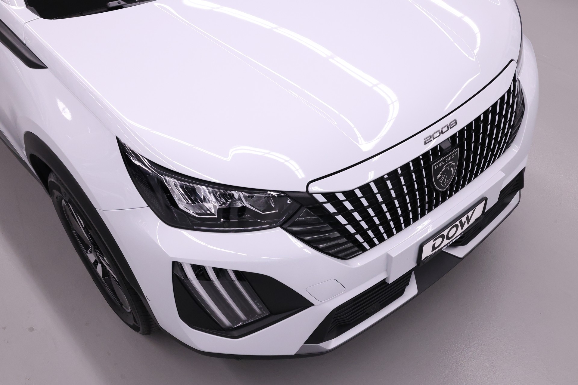 PEUGEOT 2008 1.2 Hybrid 145 Allure Premium-image-4