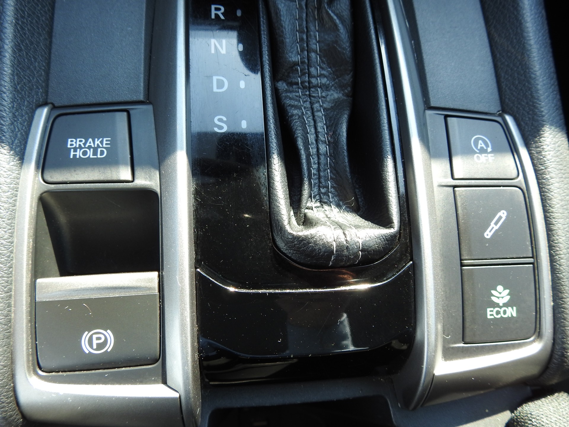 HONDA Civic 1.0 VTEC Executive CVT-image-24