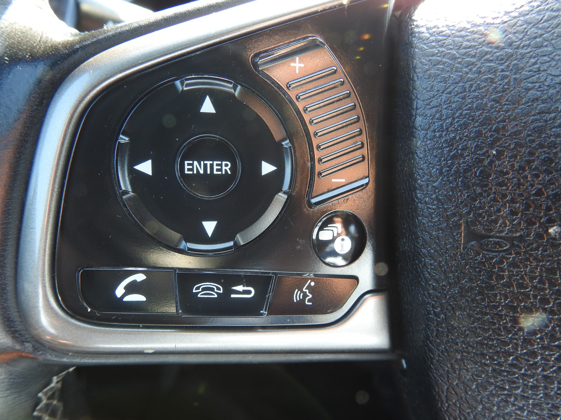HONDA Civic 1.0 VTEC Executive CVT-image-26